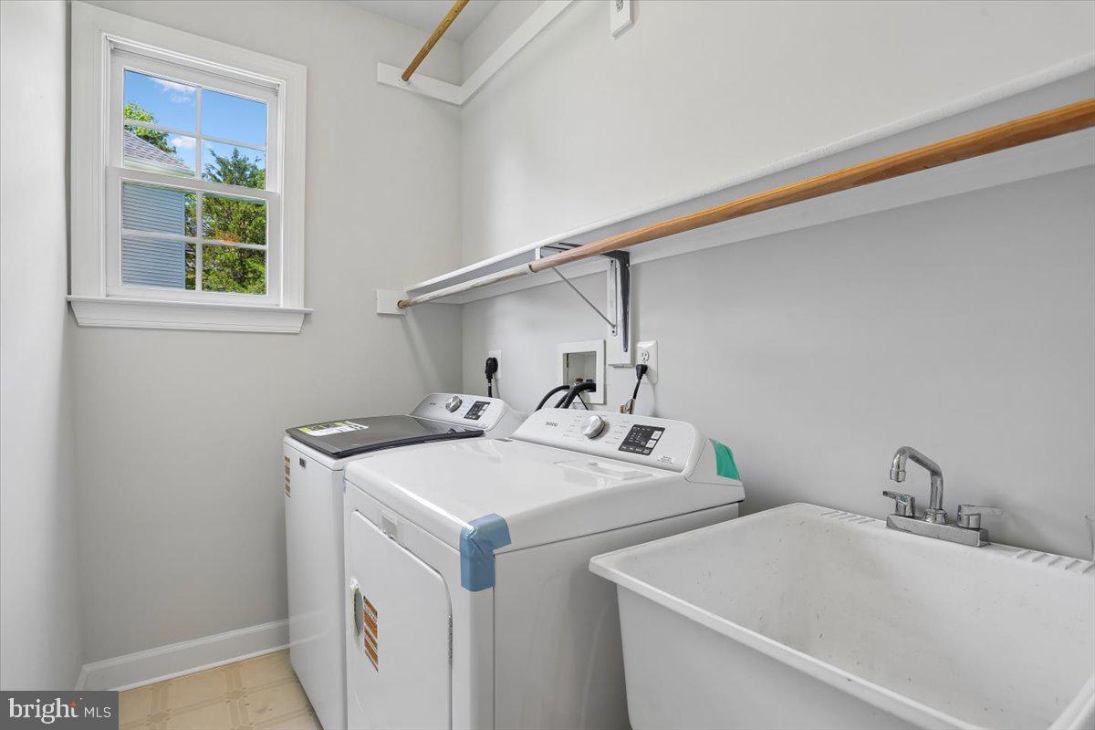 WILLOWS OF POTOMAC - Residential