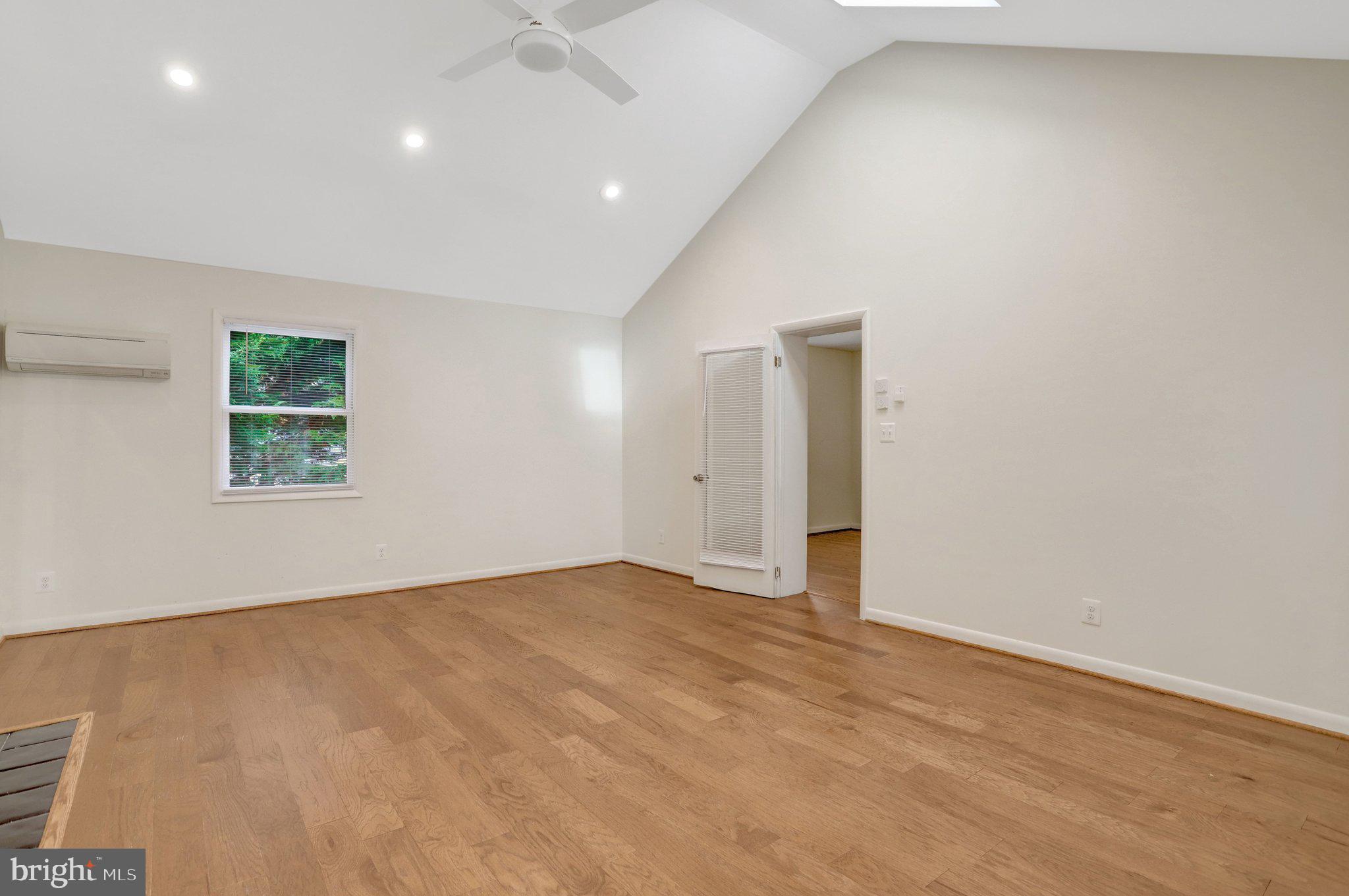 COUNTRY CLUB HILLS - Residential