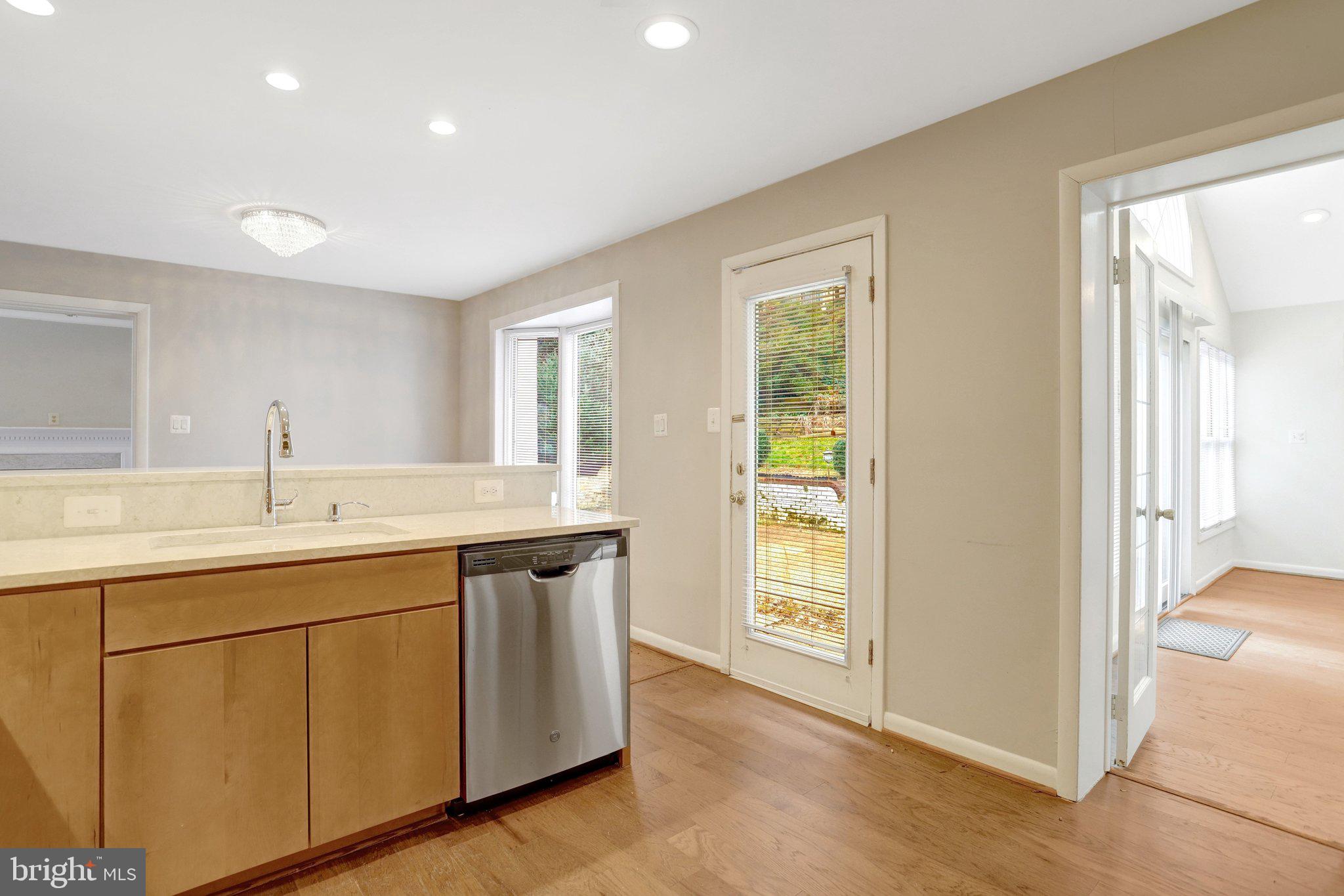 COUNTRY CLUB HILLS - Residential