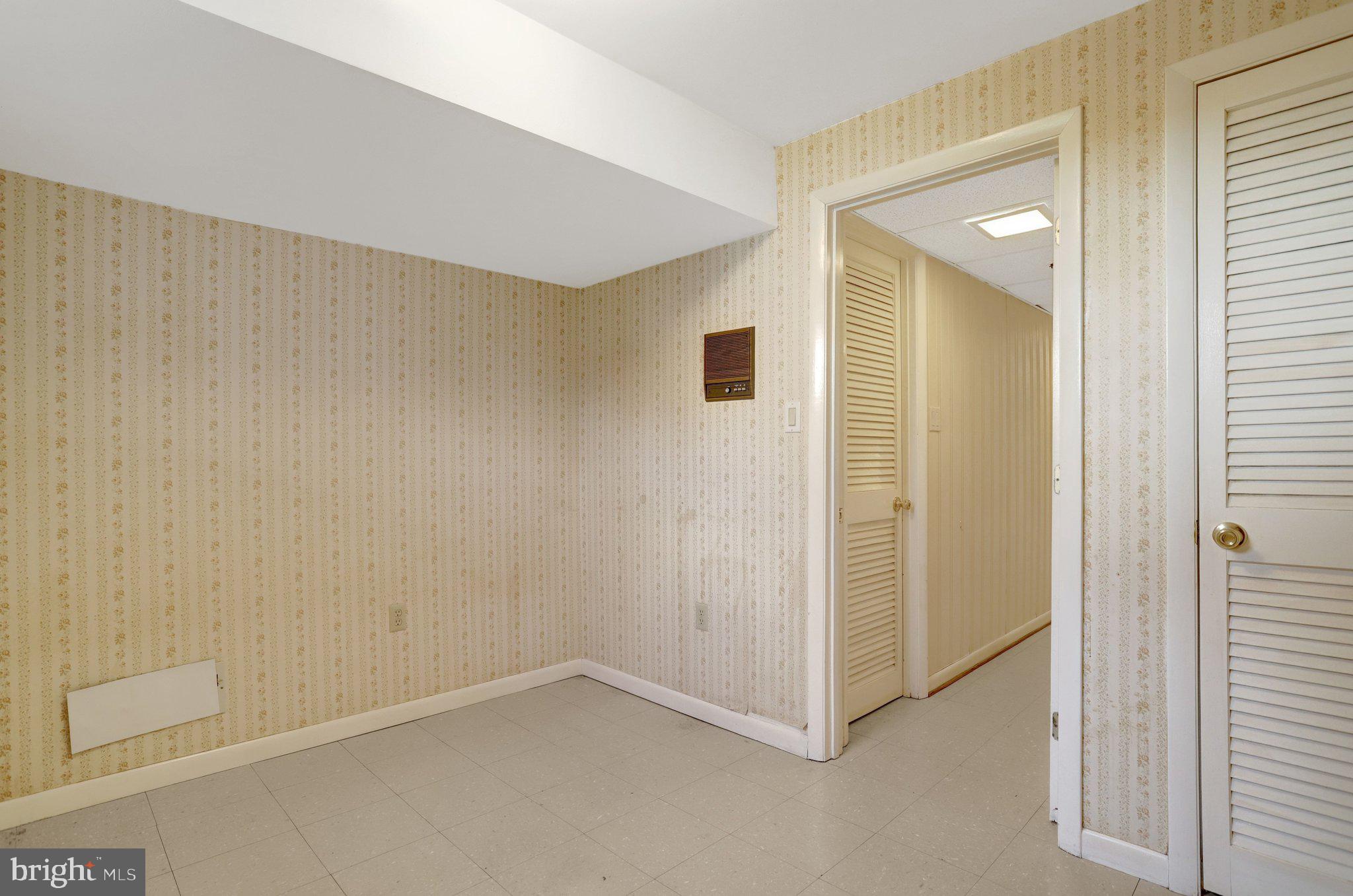 COUNTRY CLUB HILLS - Residential