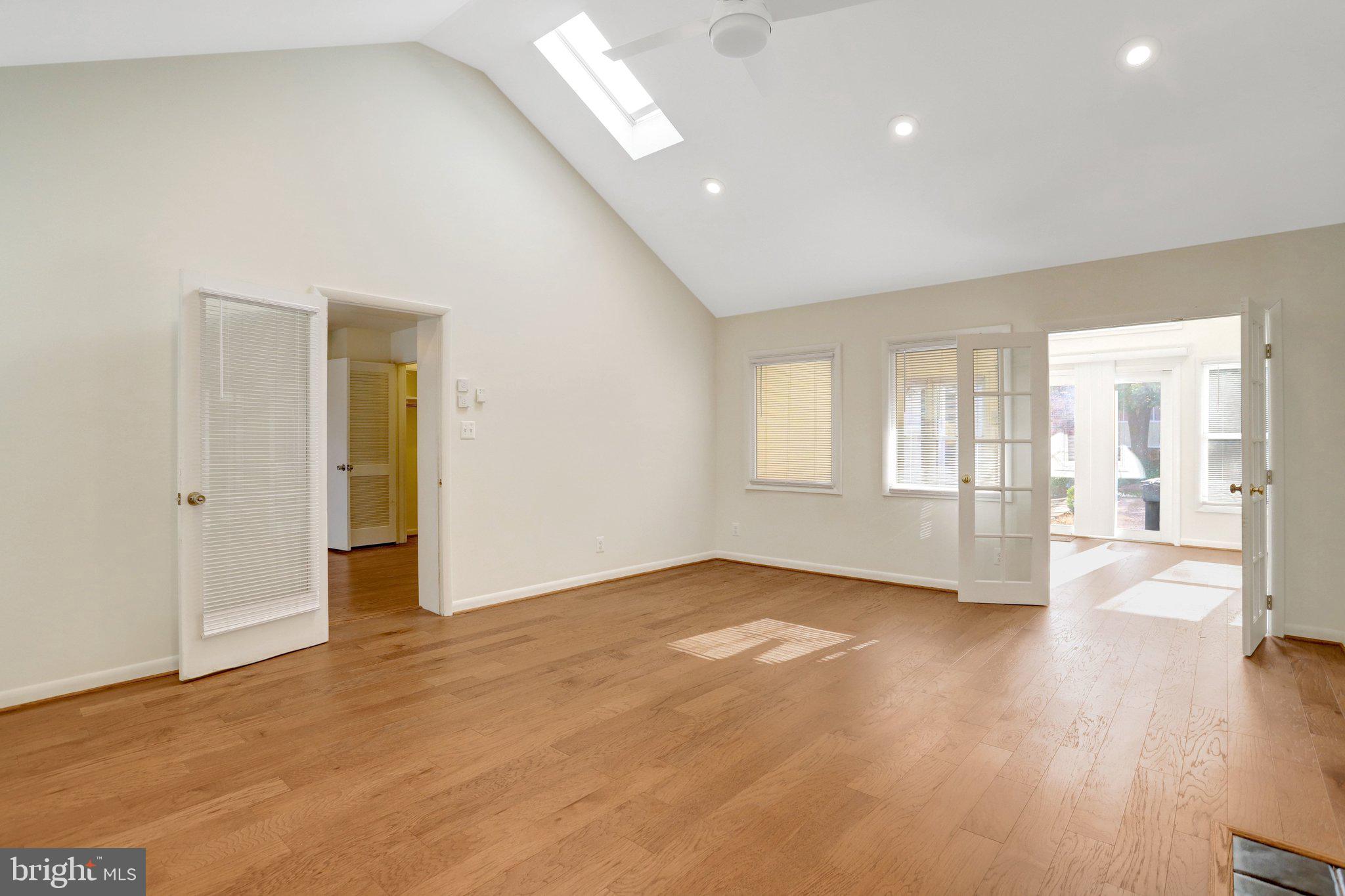 COUNTRY CLUB HILLS - Residential