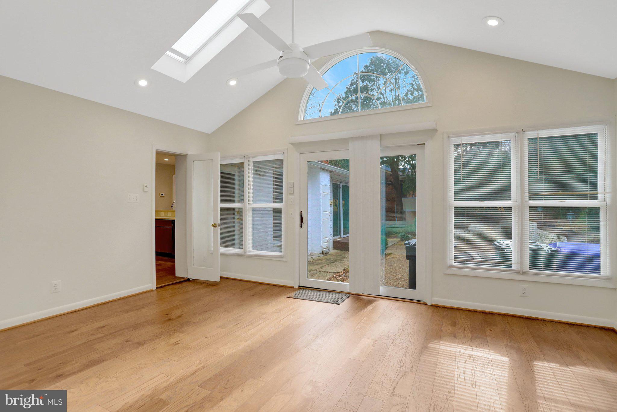 COUNTRY CLUB HILLS - Residential