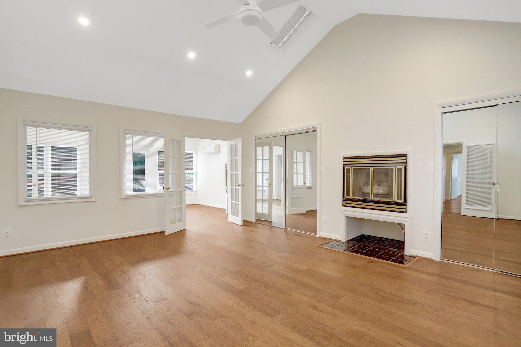 COUNTRY CLUB HILLS - Residential