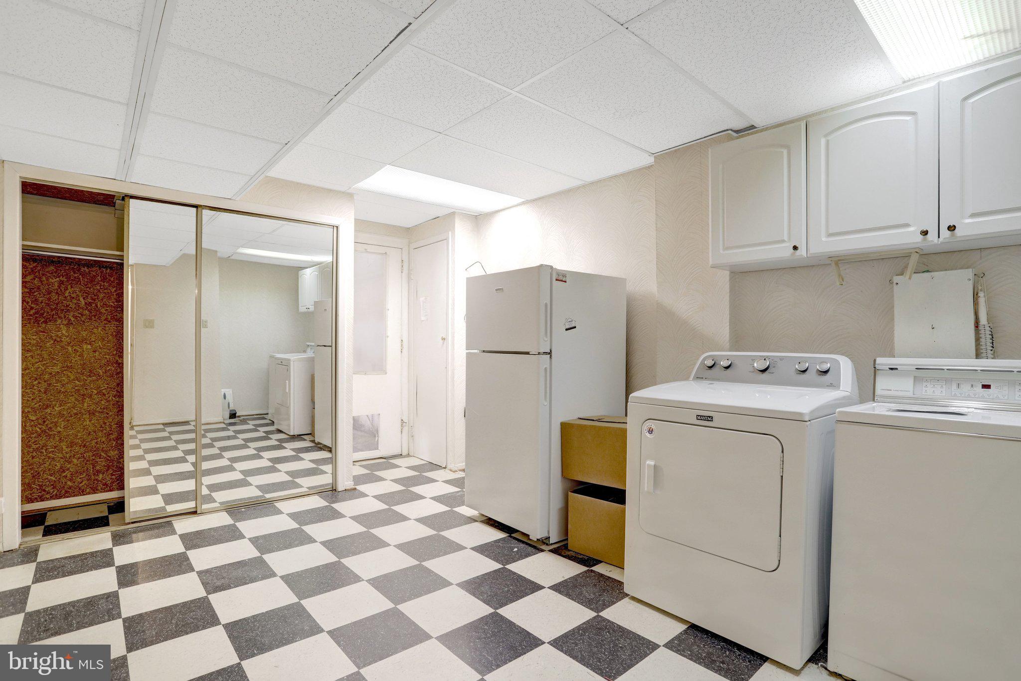 COUNTRY CLUB HILLS - Residential