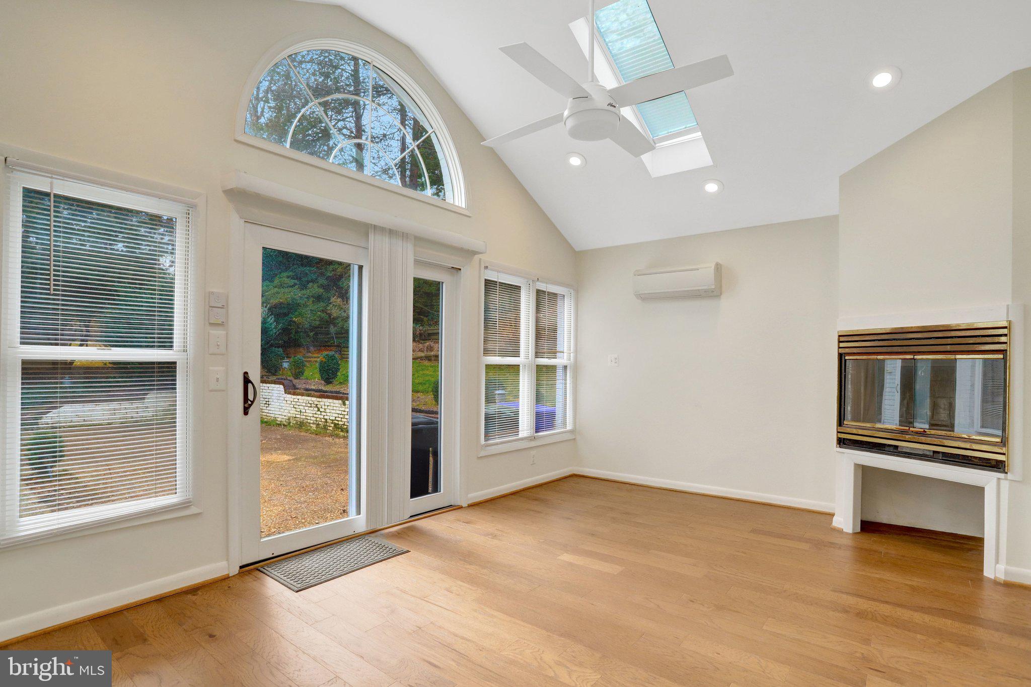 COUNTRY CLUB HILLS - Residential