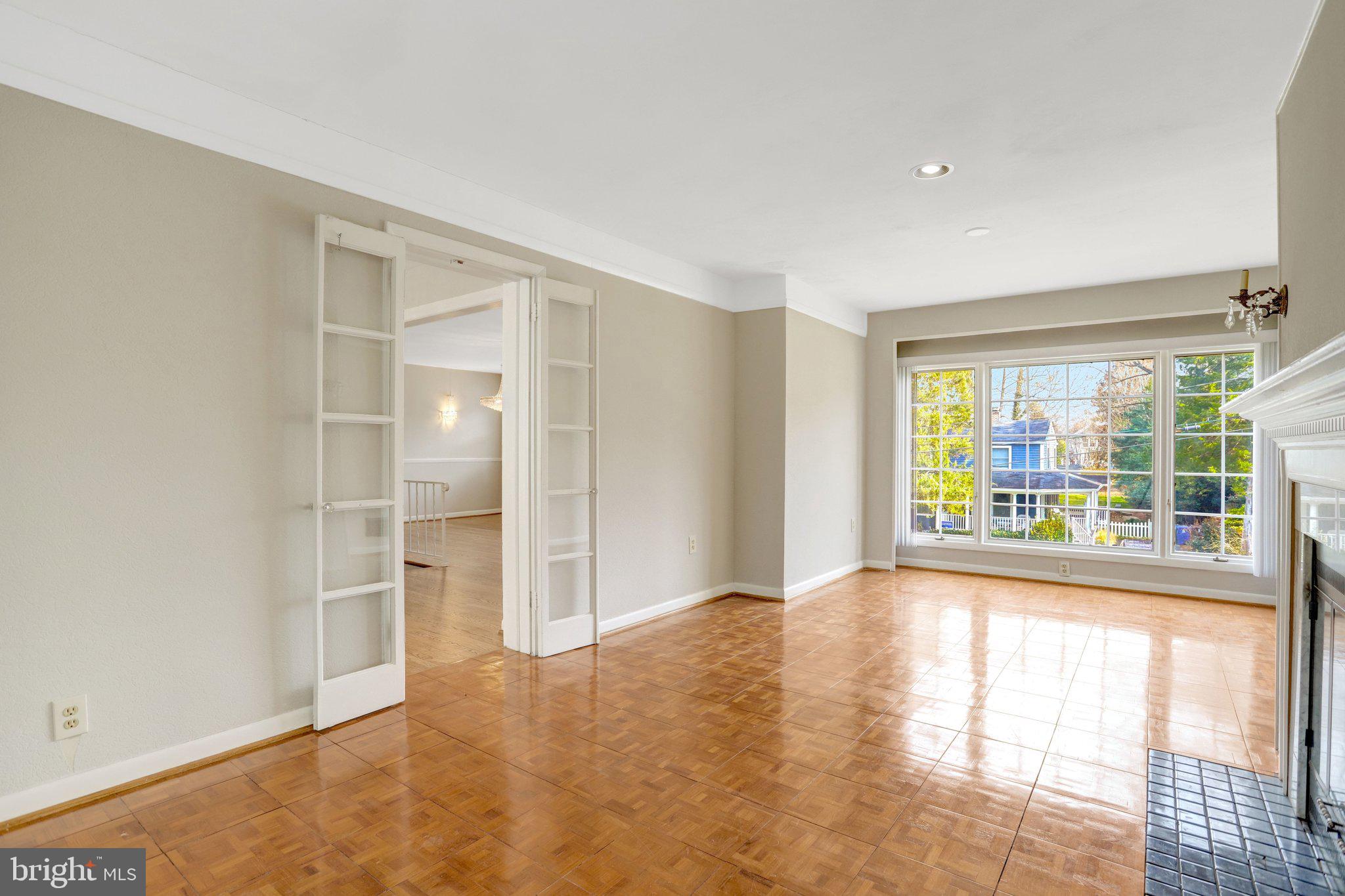 COUNTRY CLUB HILLS - Residential