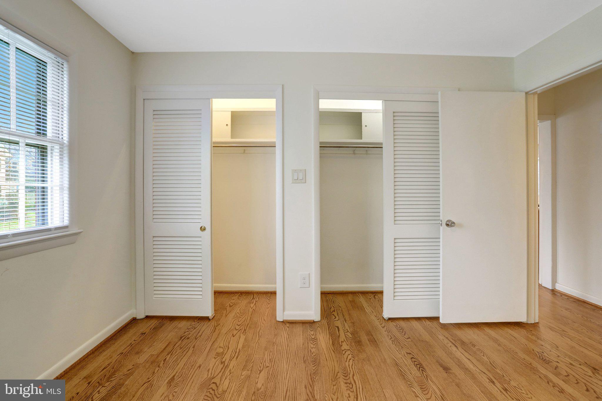 COUNTRY CLUB HILLS - Residential