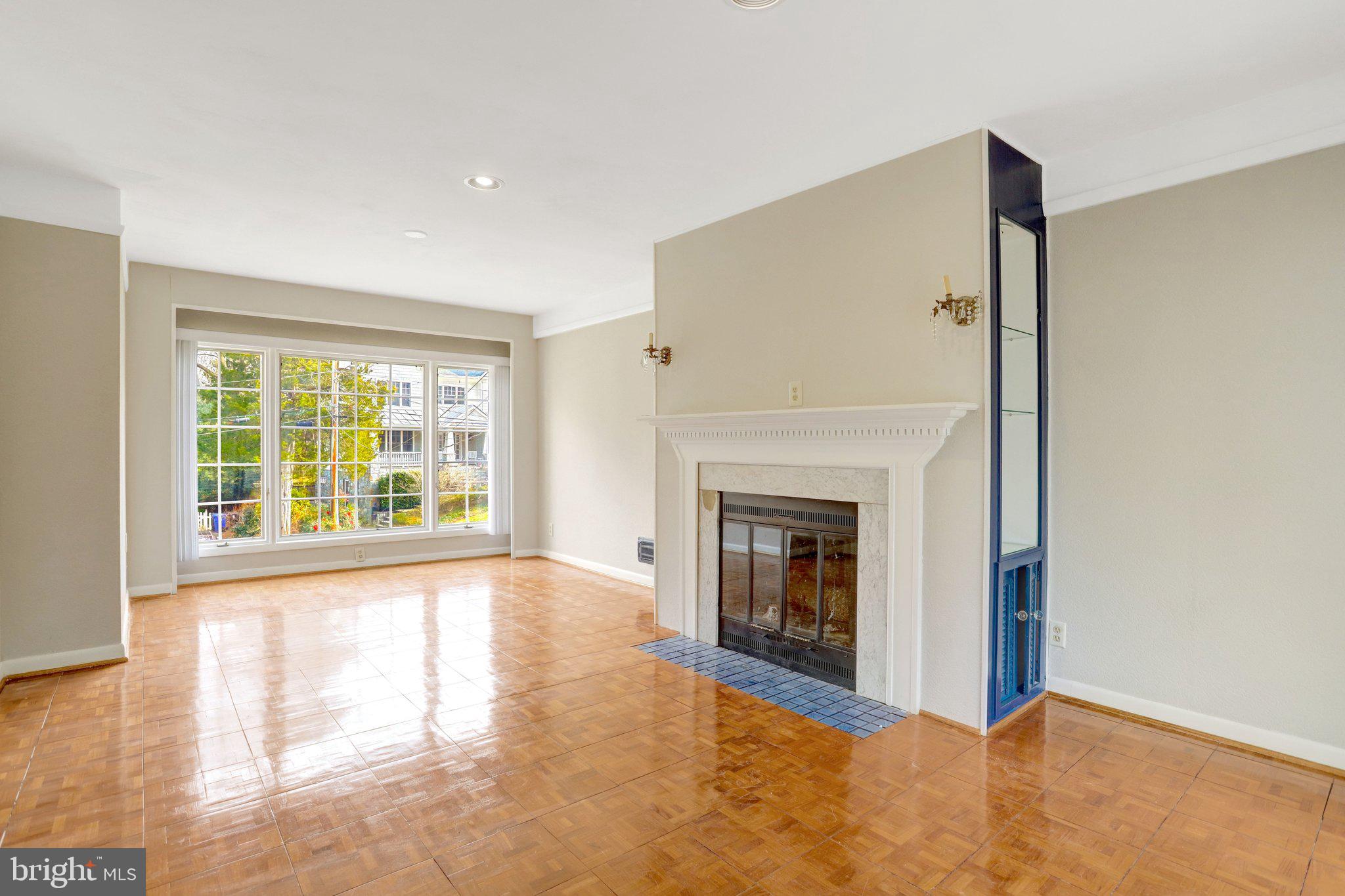 COUNTRY CLUB HILLS - Residential