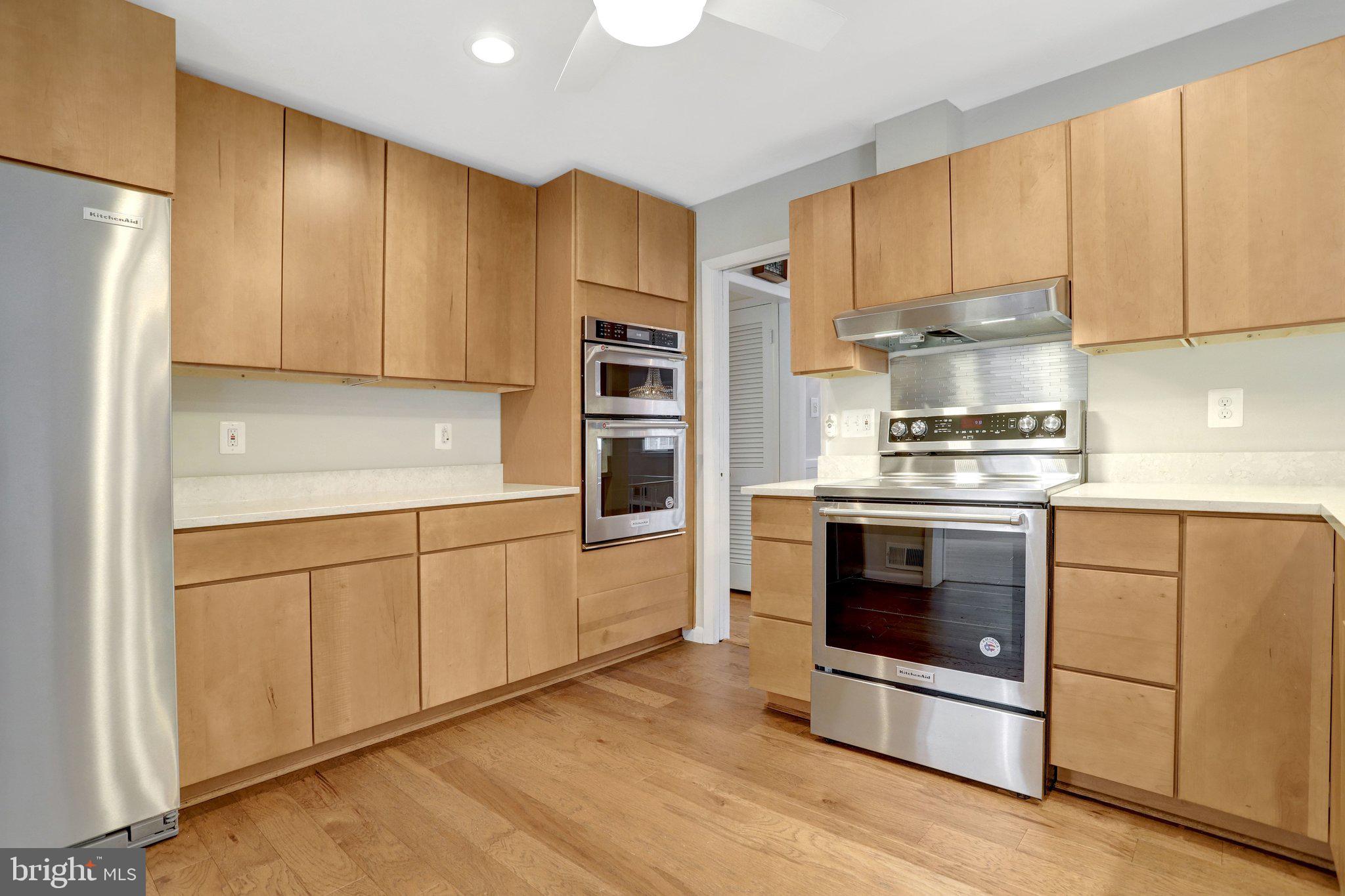 COUNTRY CLUB HILLS - Residential