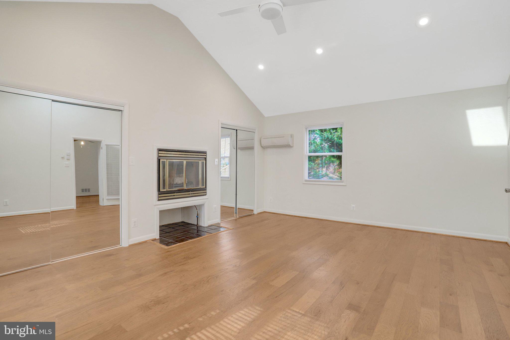 COUNTRY CLUB HILLS - Residential