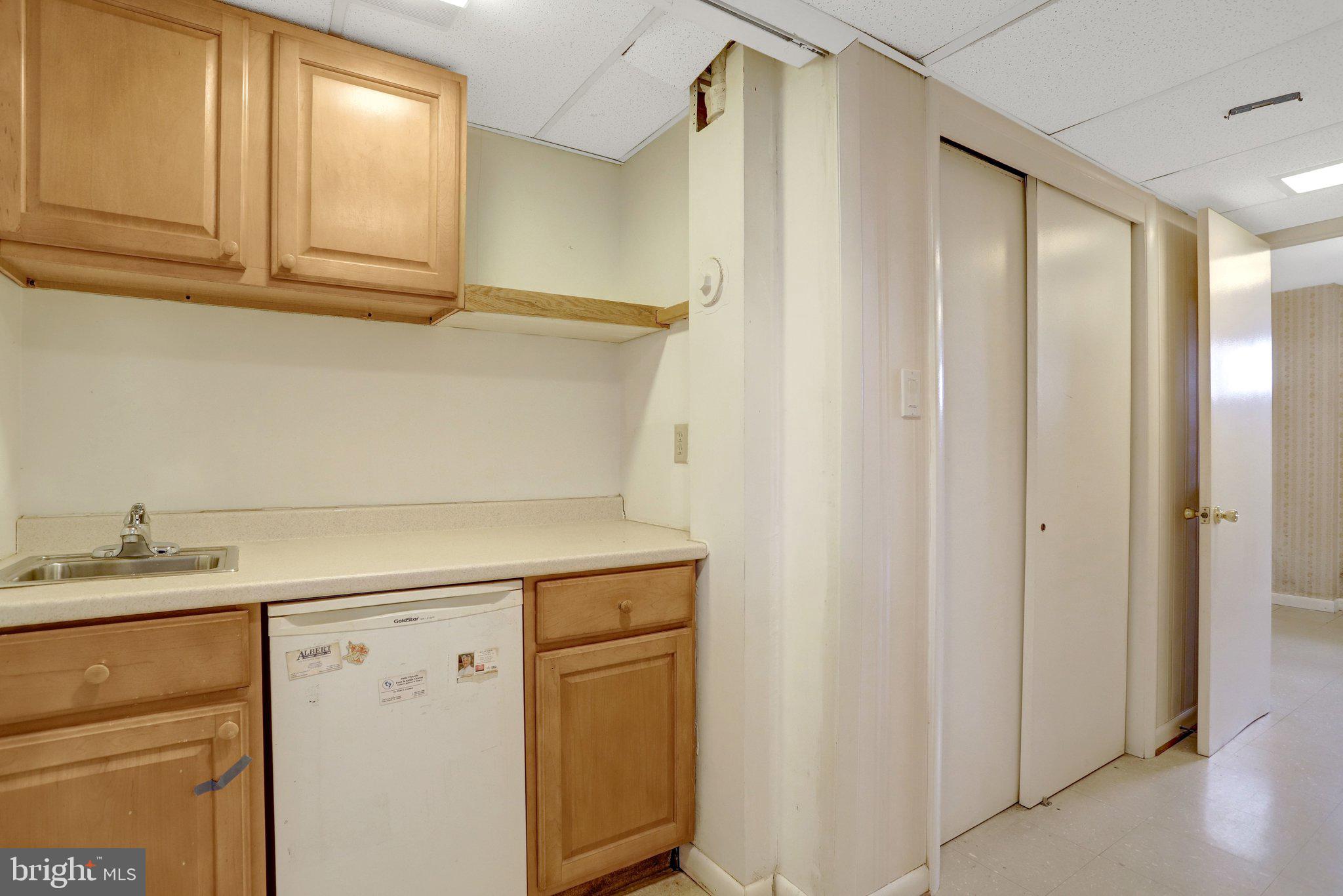 COUNTRY CLUB HILLS - Residential