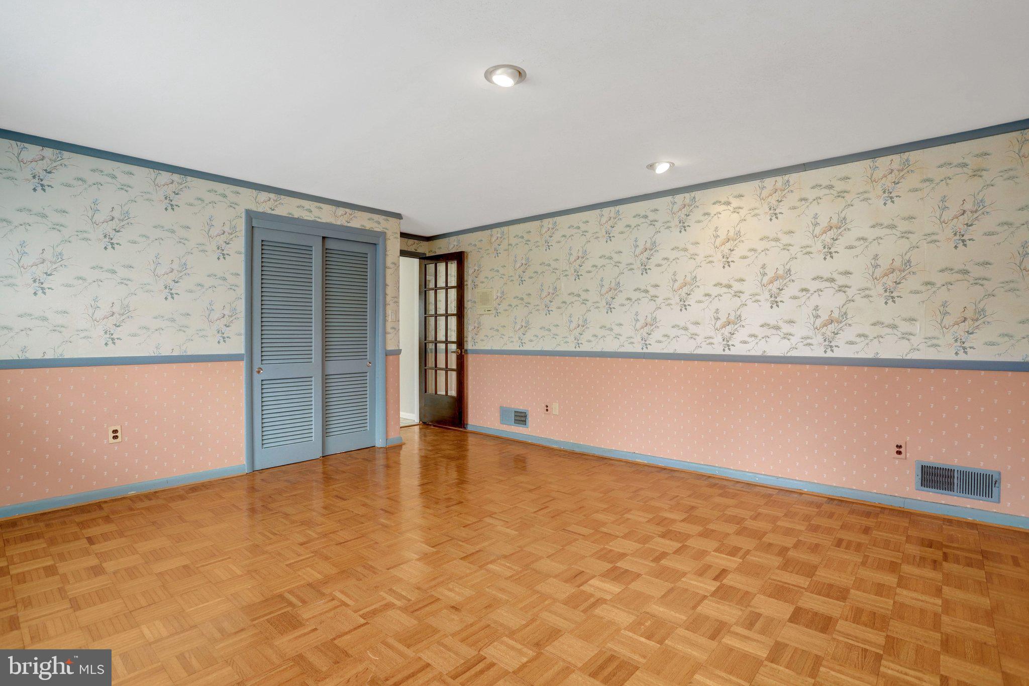 COUNTRY CLUB HILLS - Residential