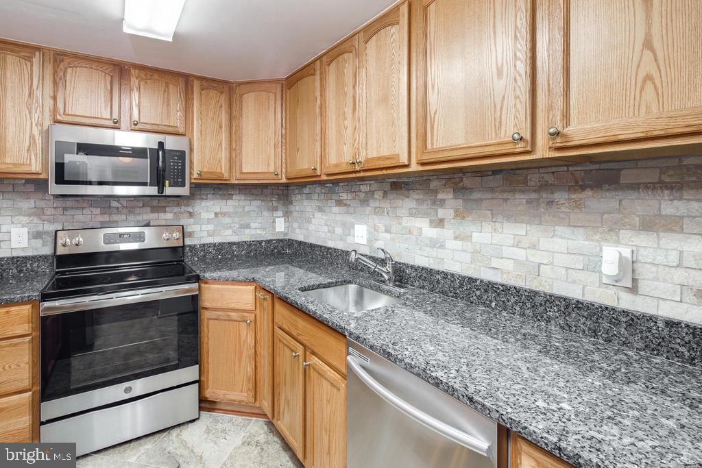 SENTINEL OF LANDMARK - Residential Lease