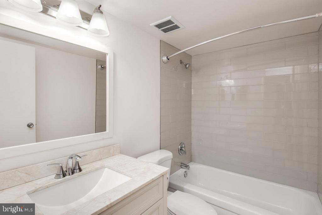 SENTINEL OF LANDMARK - Residential Lease