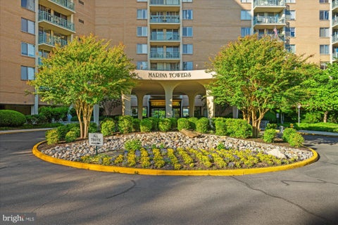 Photo of 501 Slaters Lane #611, ALEXANDRIA, VA 22314 (MLS # VAAX2065738)