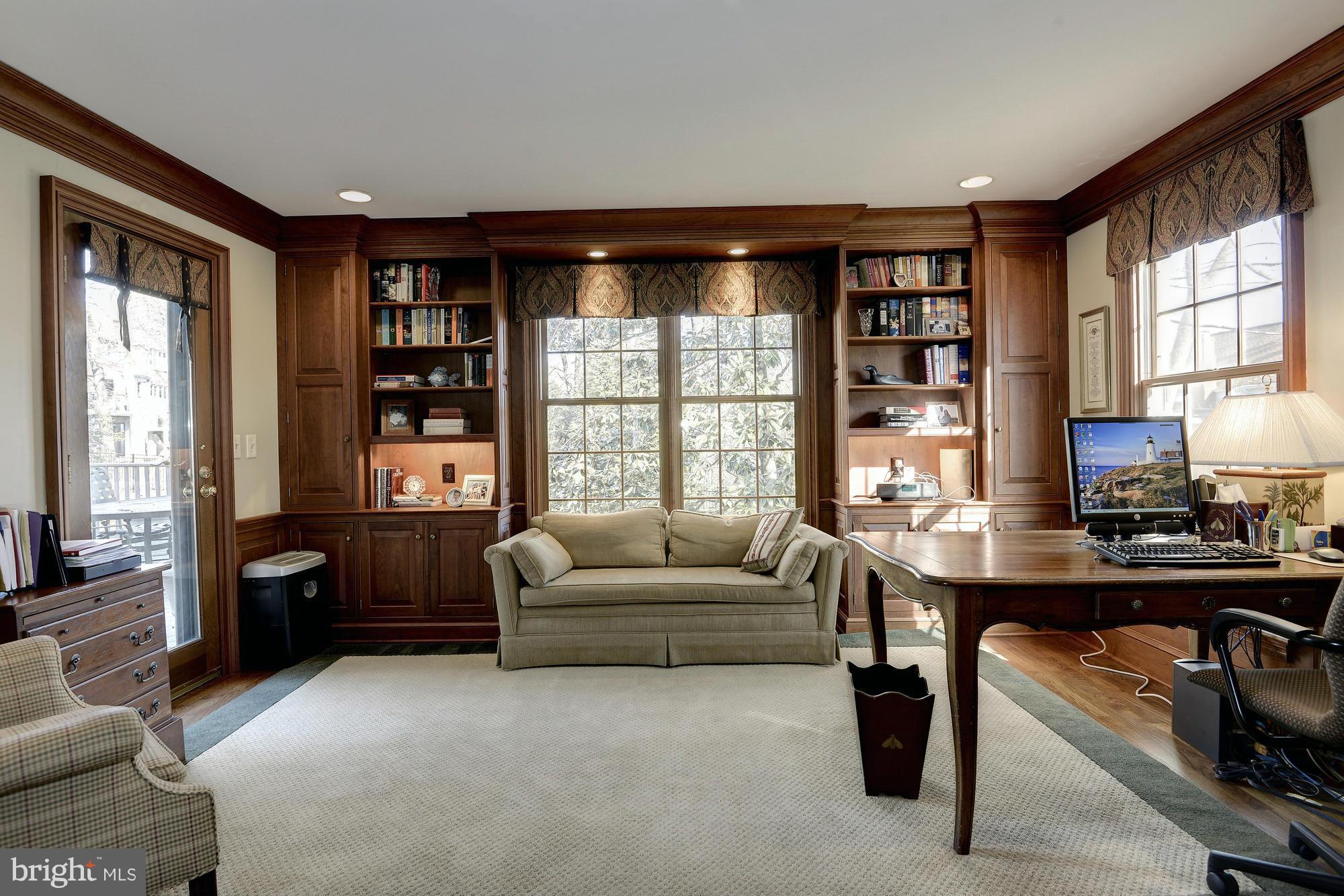 CARDEROCK SPRINGS - Residential