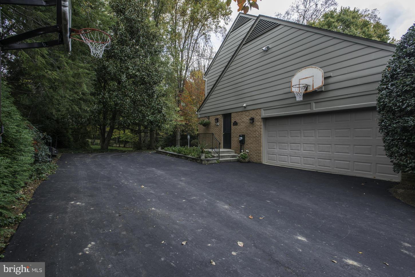 CARDEROCK SPRINGS - Residential