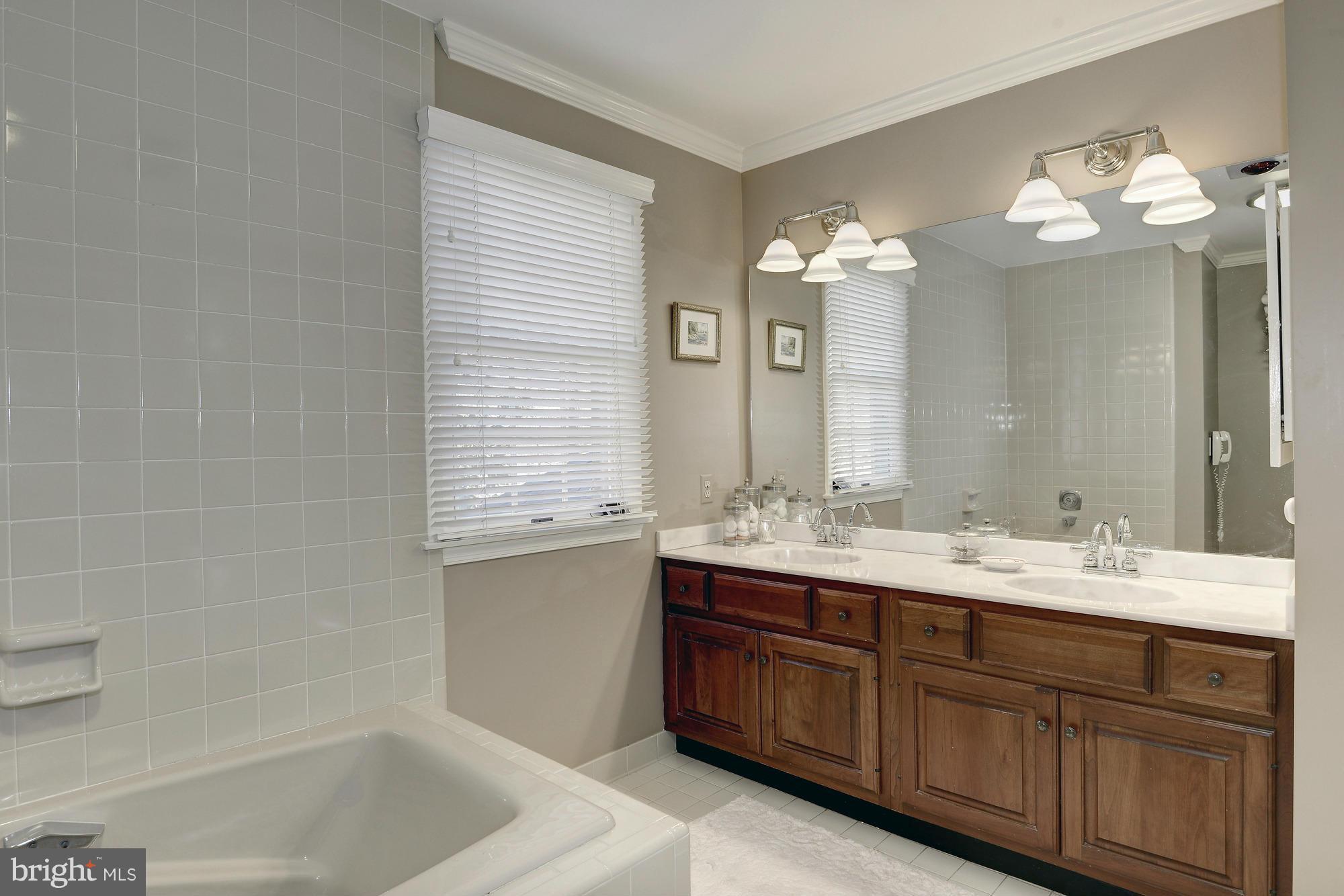 CARDEROCK SPRINGS - Residential