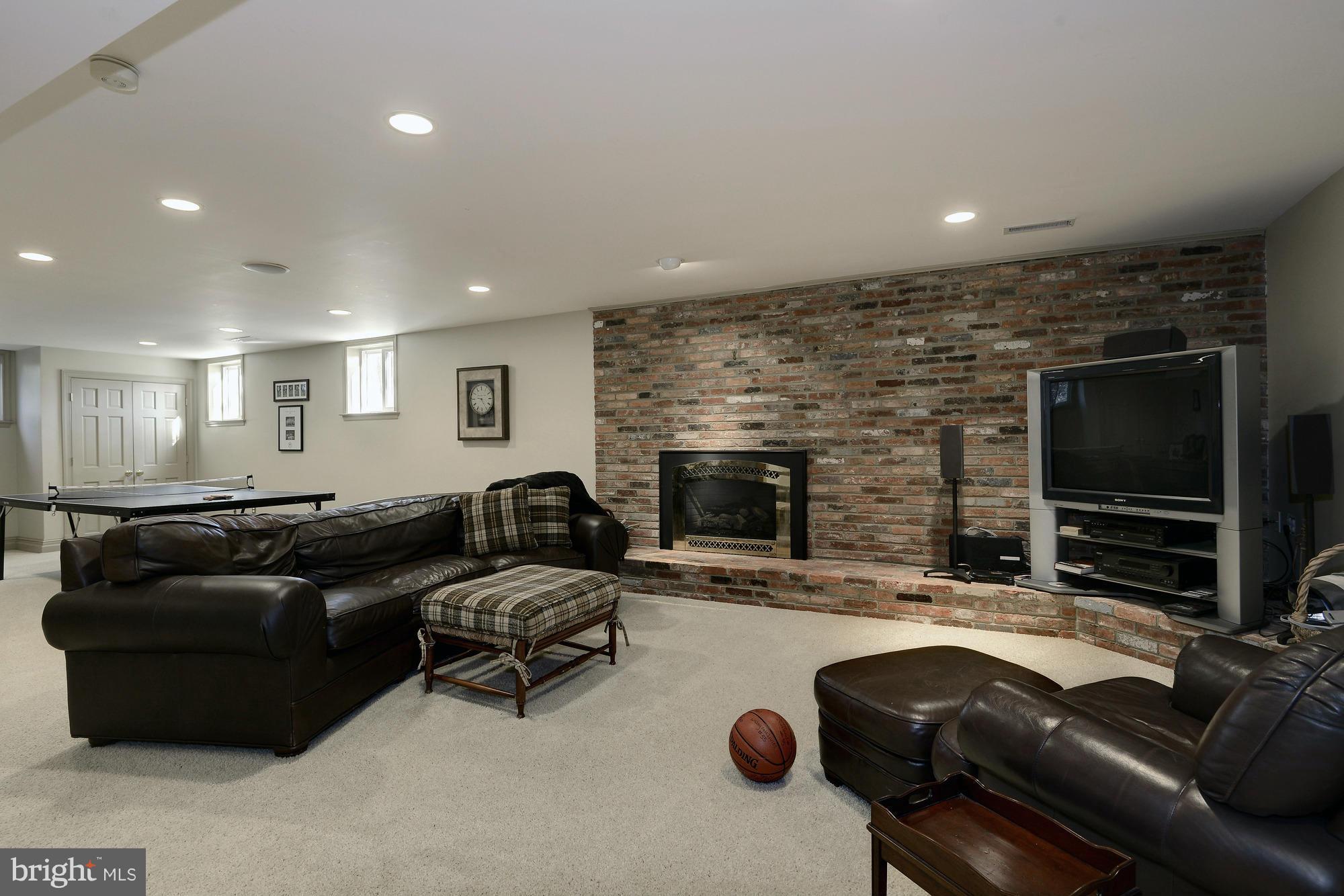 CARDEROCK SPRINGS - Residential