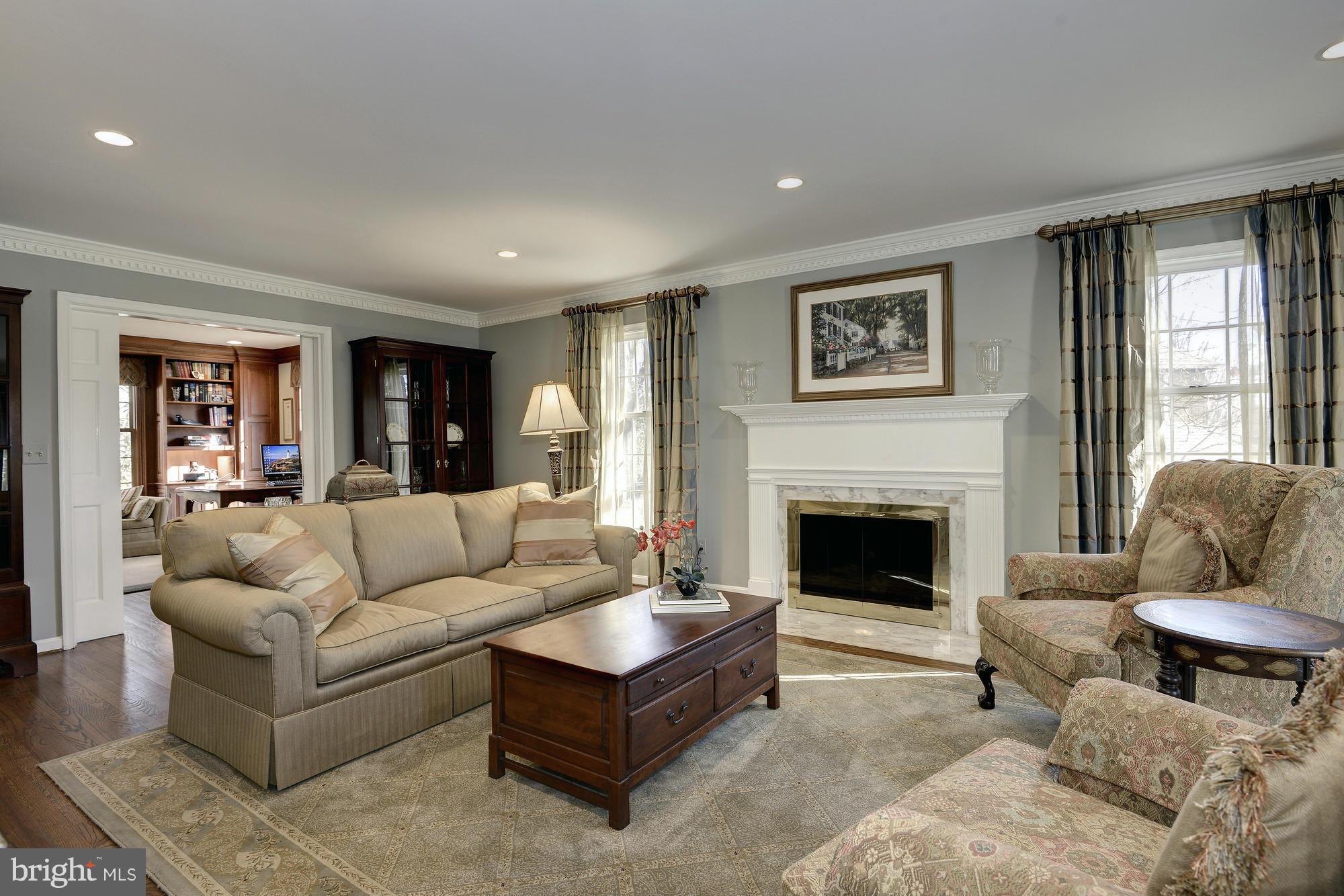 CARDEROCK SPRINGS - Residential