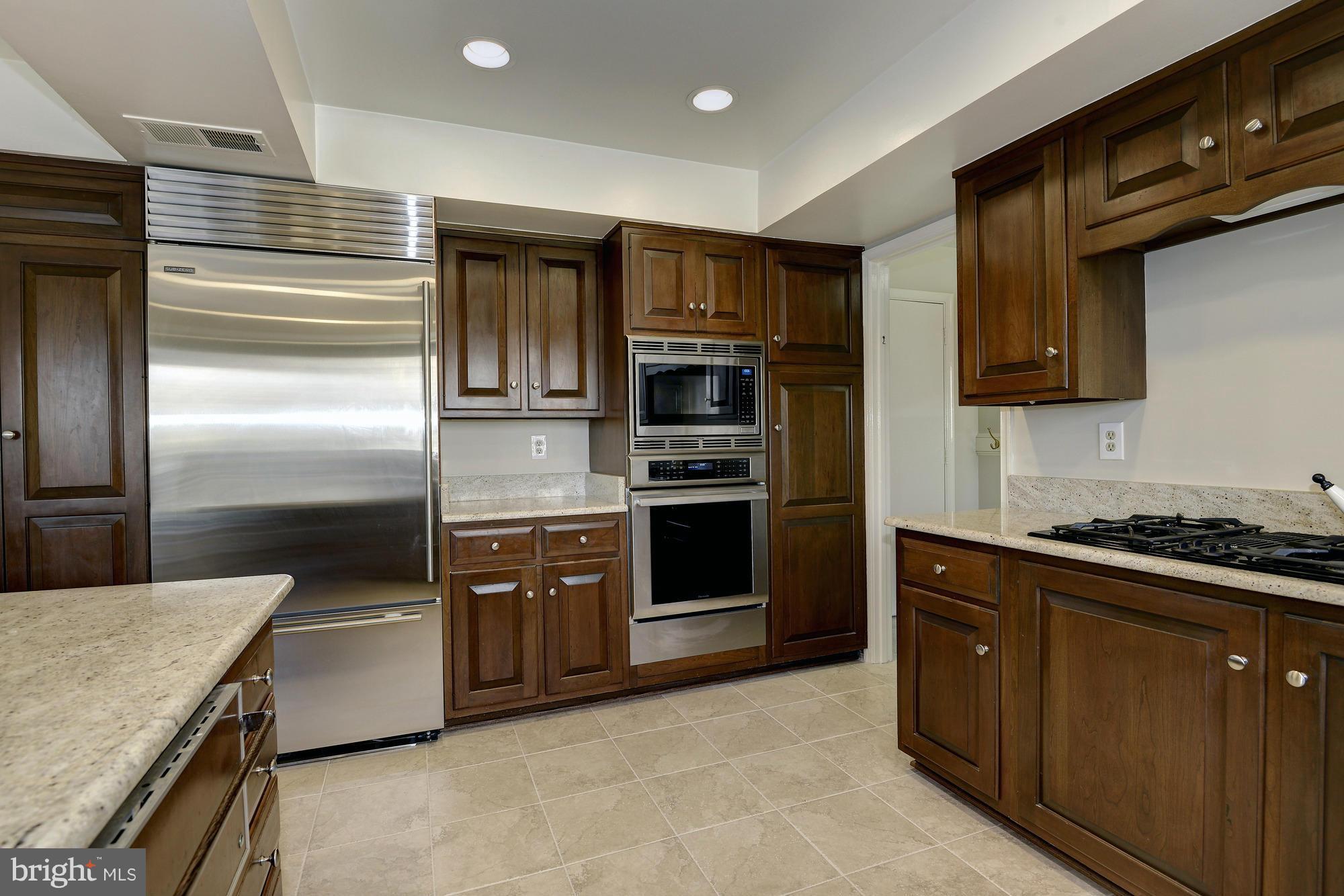 CARDEROCK SPRINGS - Residential