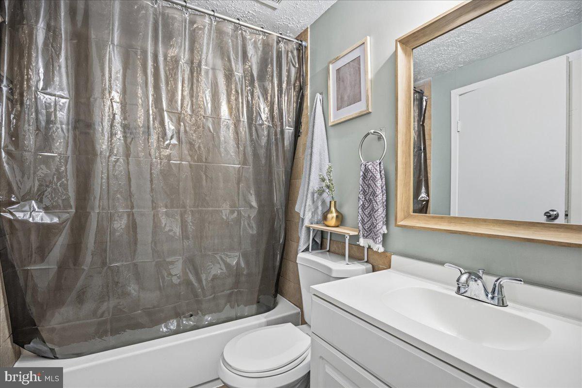 CALVERT TOWNE TOWNHOUSES - Residential