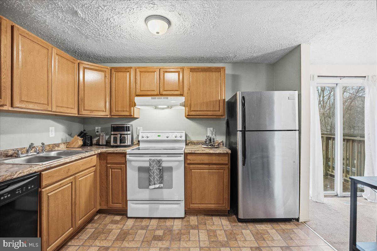 CALVERT TOWNE TOWNHOUSES - Residential