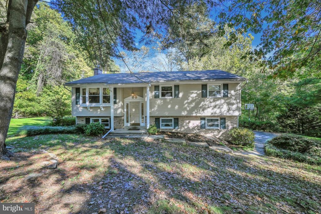 Photo of 61 CAMBRIDGE DR, CONESTOGA, PA 17516 (MLS # PALA2026452)