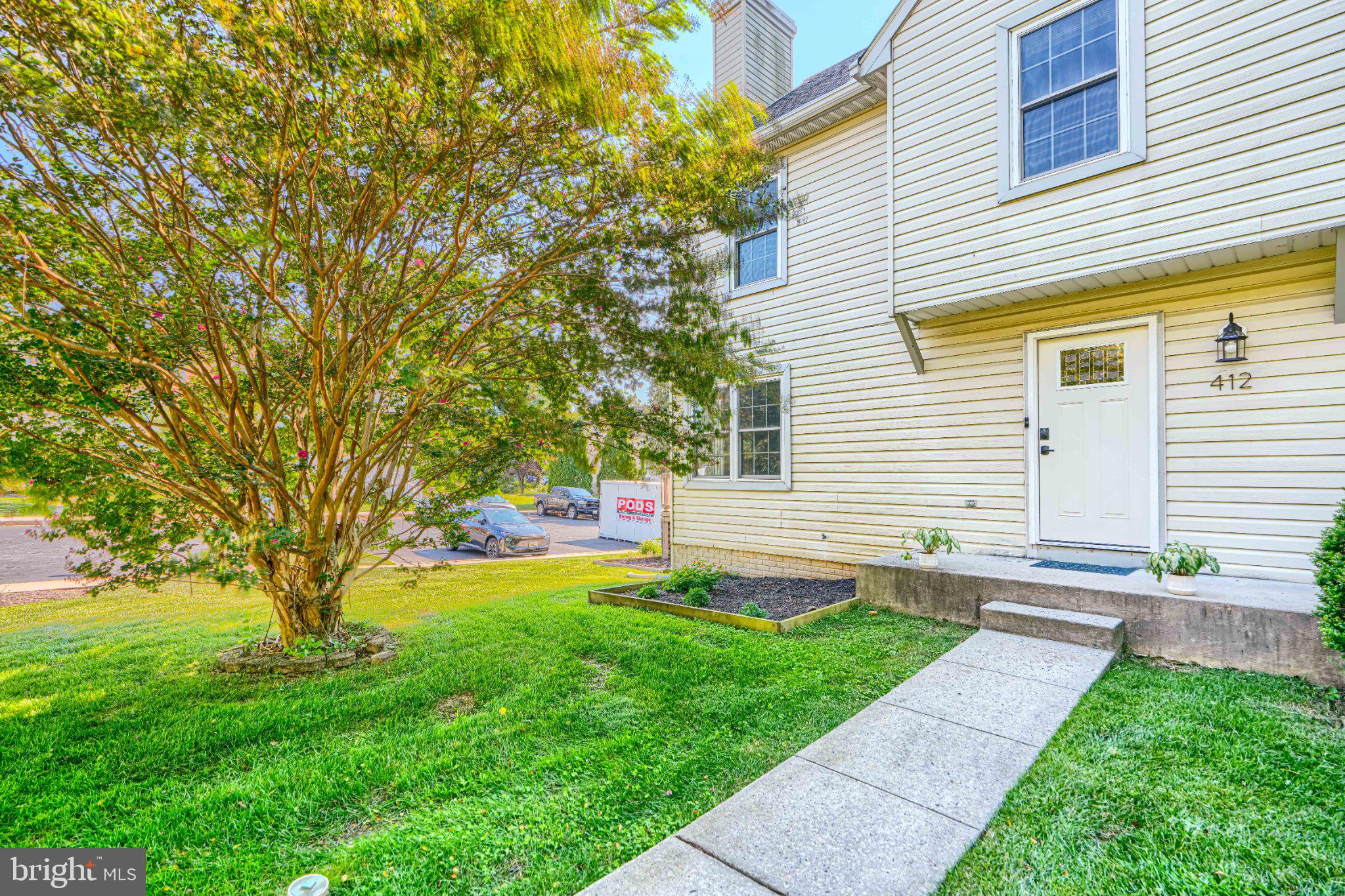 412 DARBY LANE