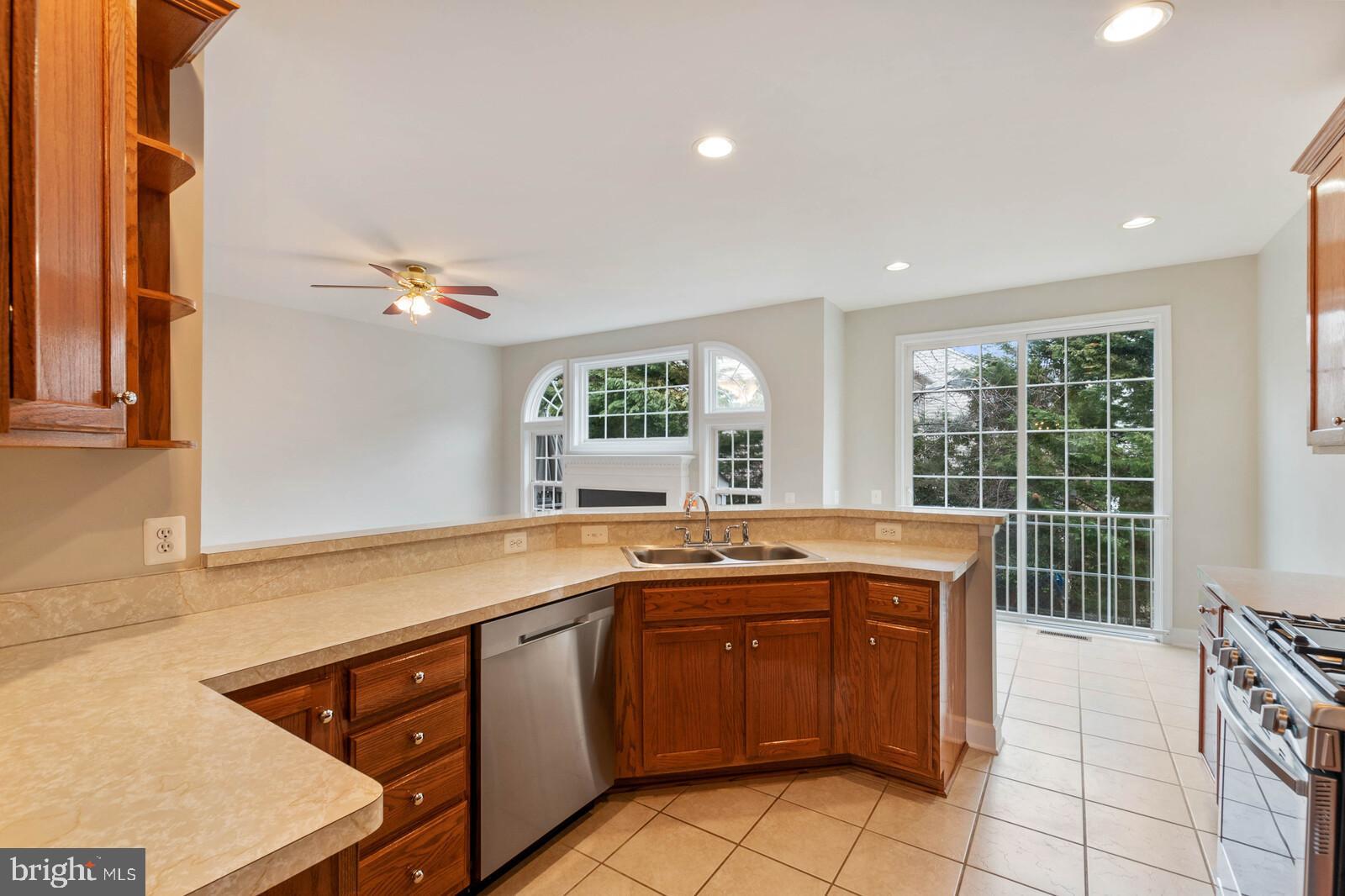 LAUREL RIDGE CROSSING - Residential