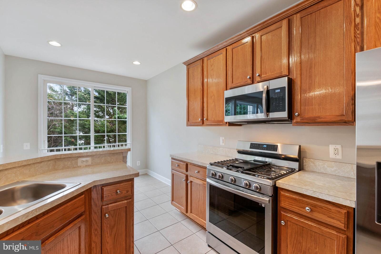 LAUREL RIDGE CROSSING - Residential