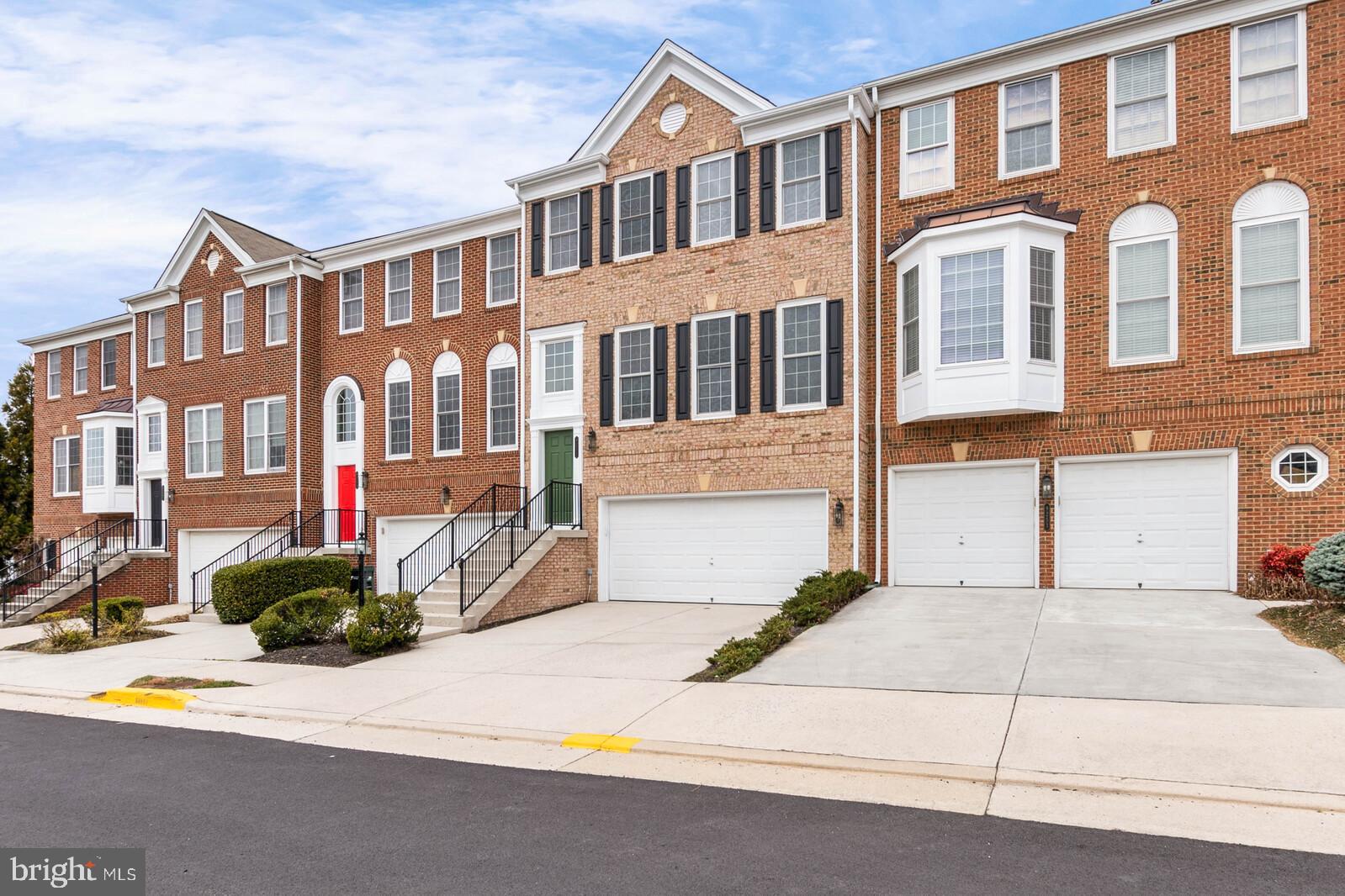 LAUREL RIDGE CROSSING - Residential