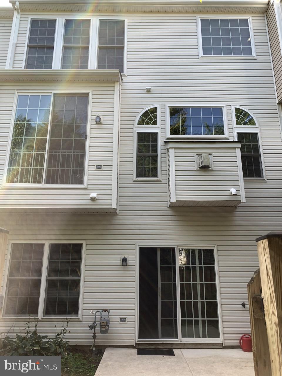 LAUREL RIDGE CROSSING - Residential