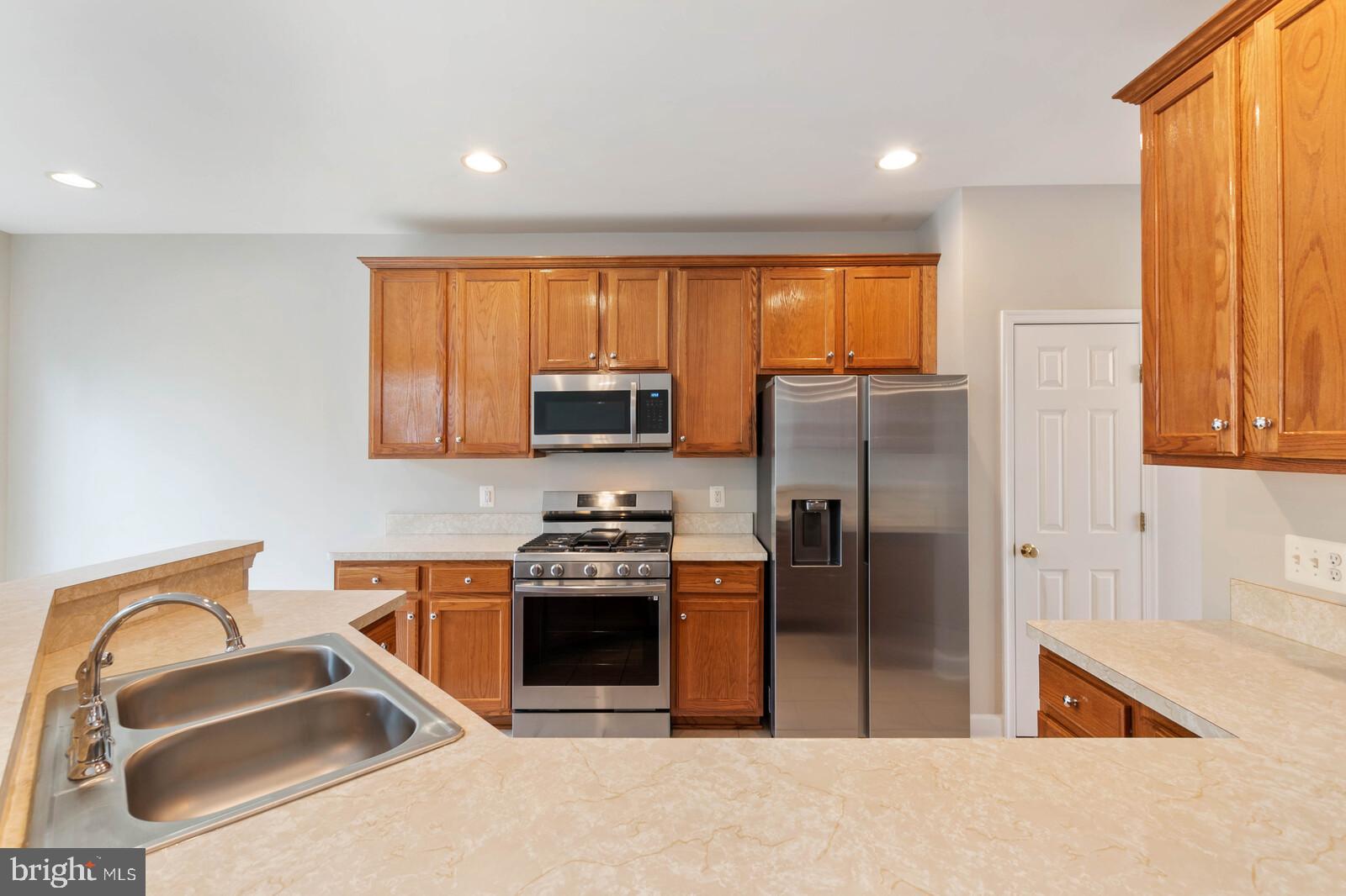 LAUREL RIDGE CROSSING - Residential