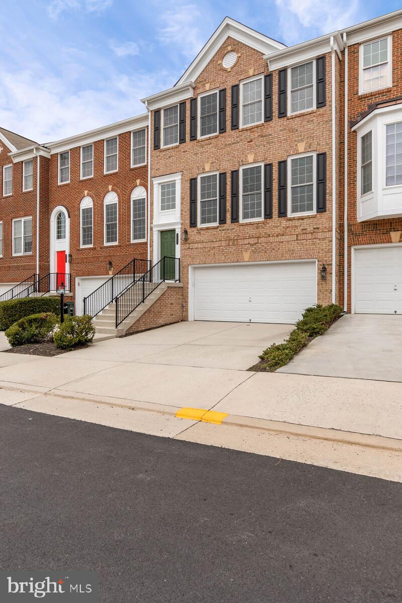 LAUREL RIDGE CROSSING - Residential