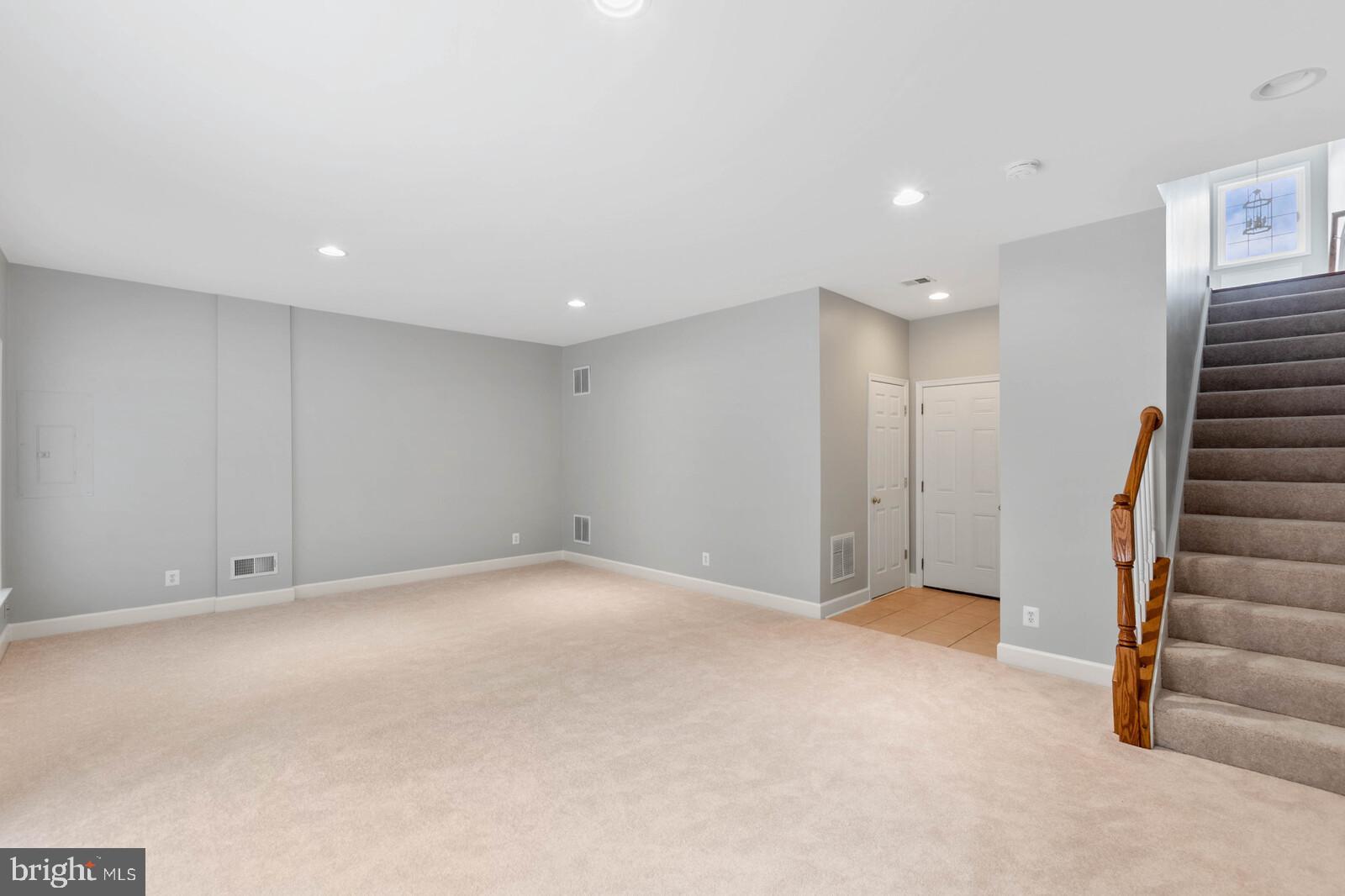 LAUREL RIDGE CROSSING - Residential