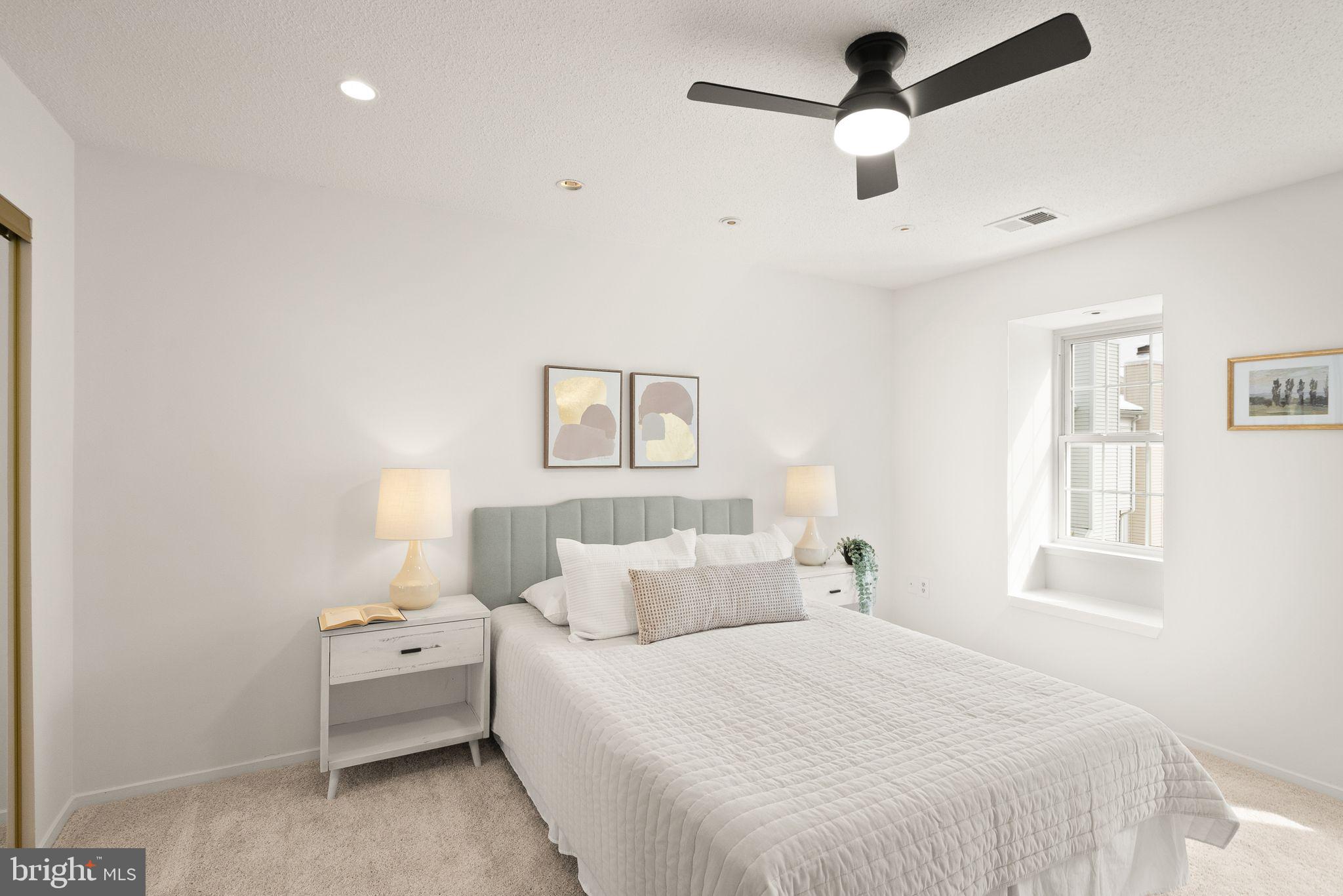 HUNTERS SQUARE - Residential