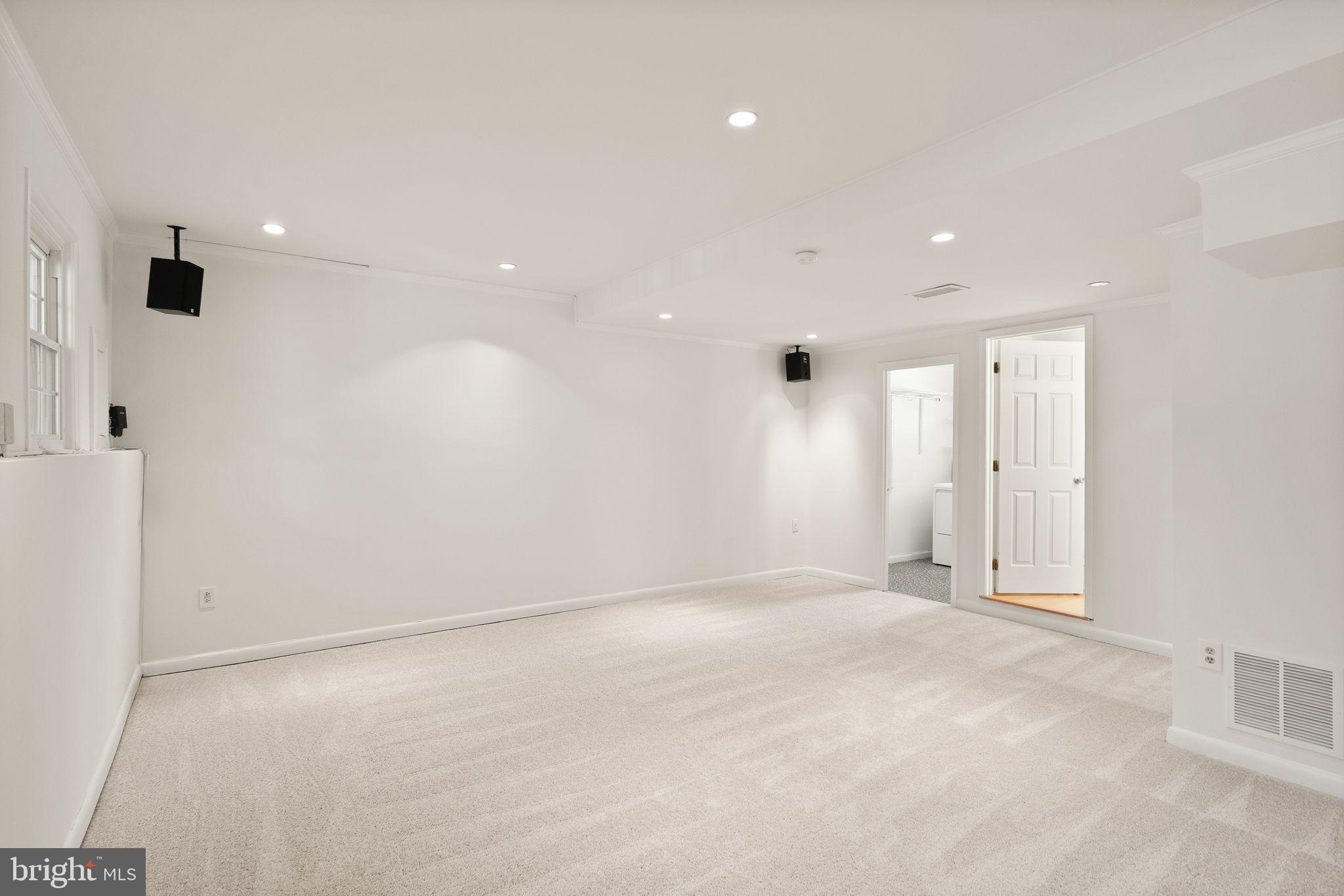 HUNTERS SQUARE - Residential