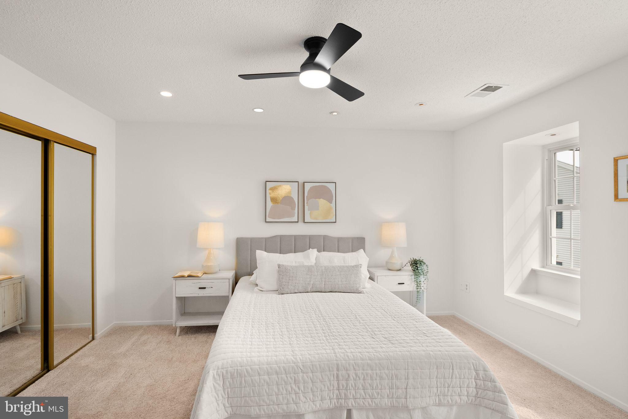 HUNTERS SQUARE - Residential