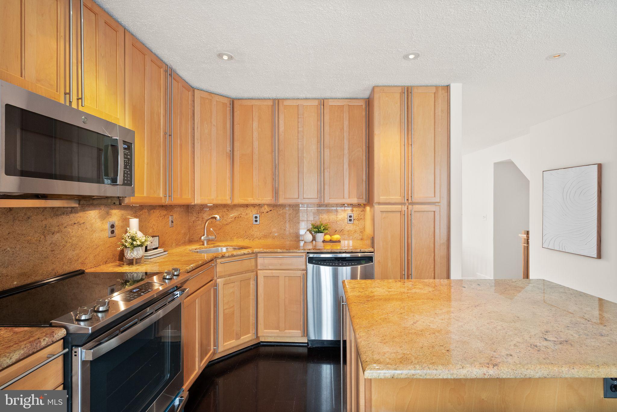 HUNTERS SQUARE - Residential