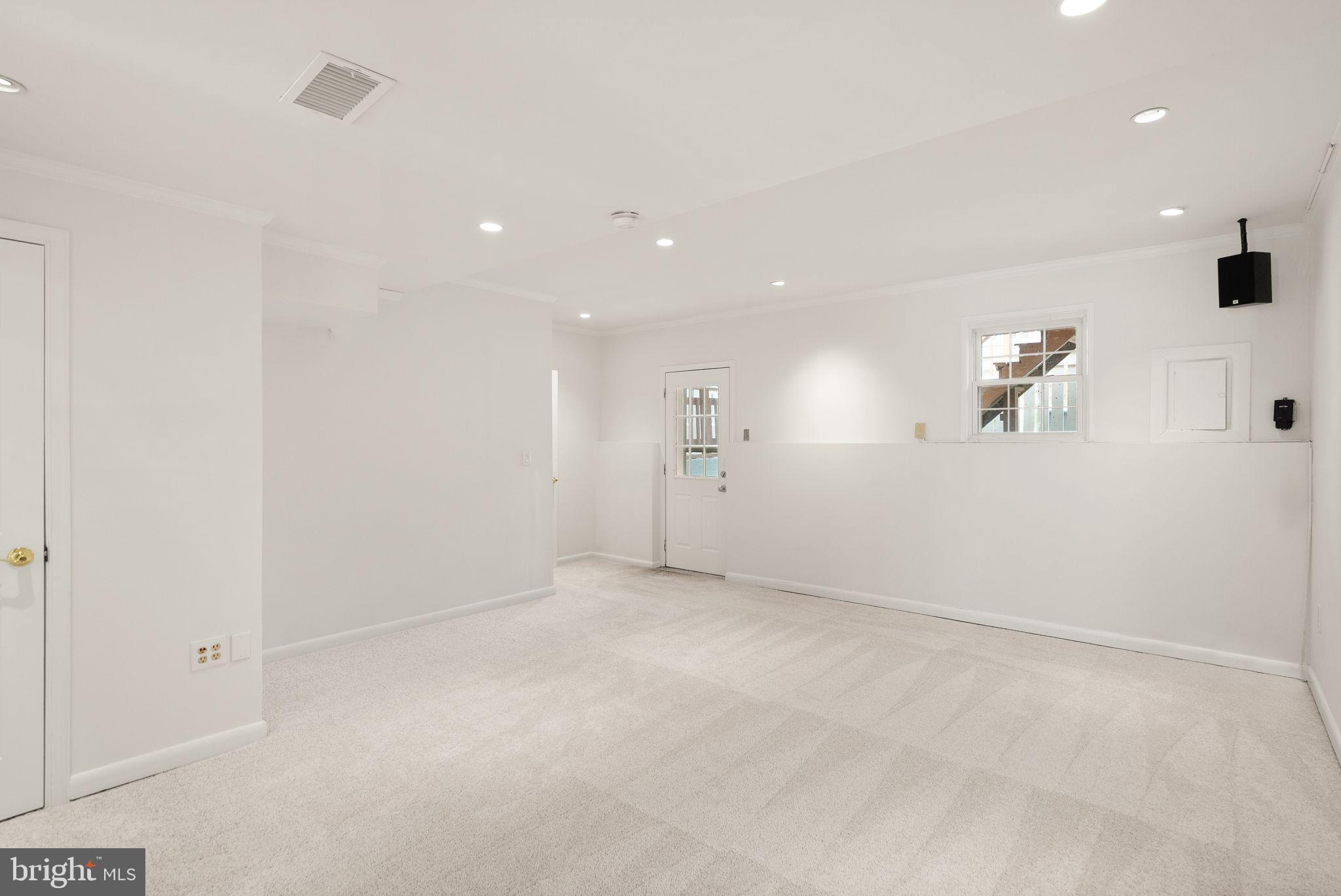 HUNTERS SQUARE - Residential