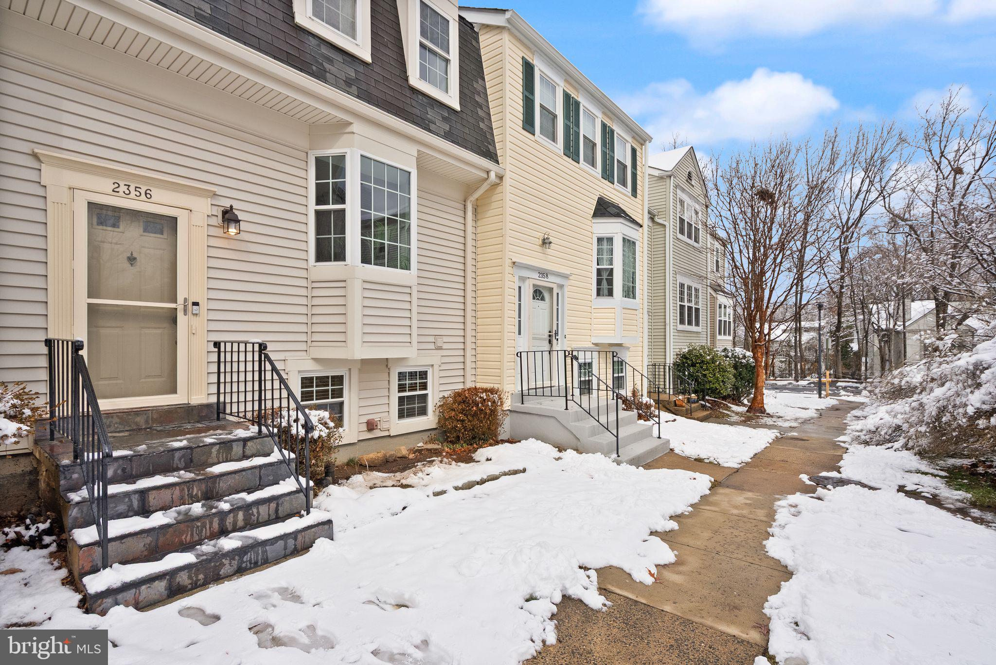 HUNTERS SQUARE - Residential