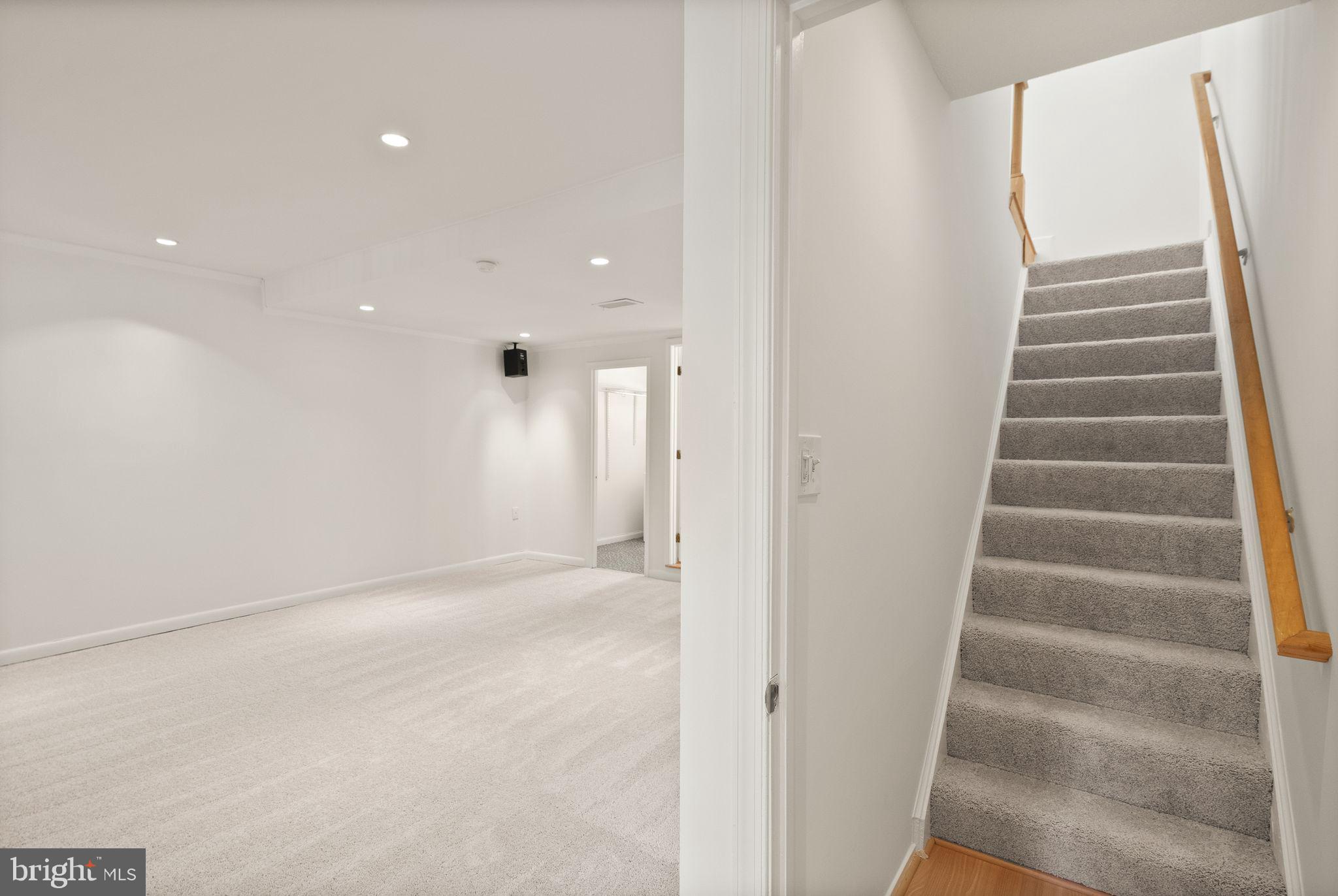 HUNTERS SQUARE - Residential