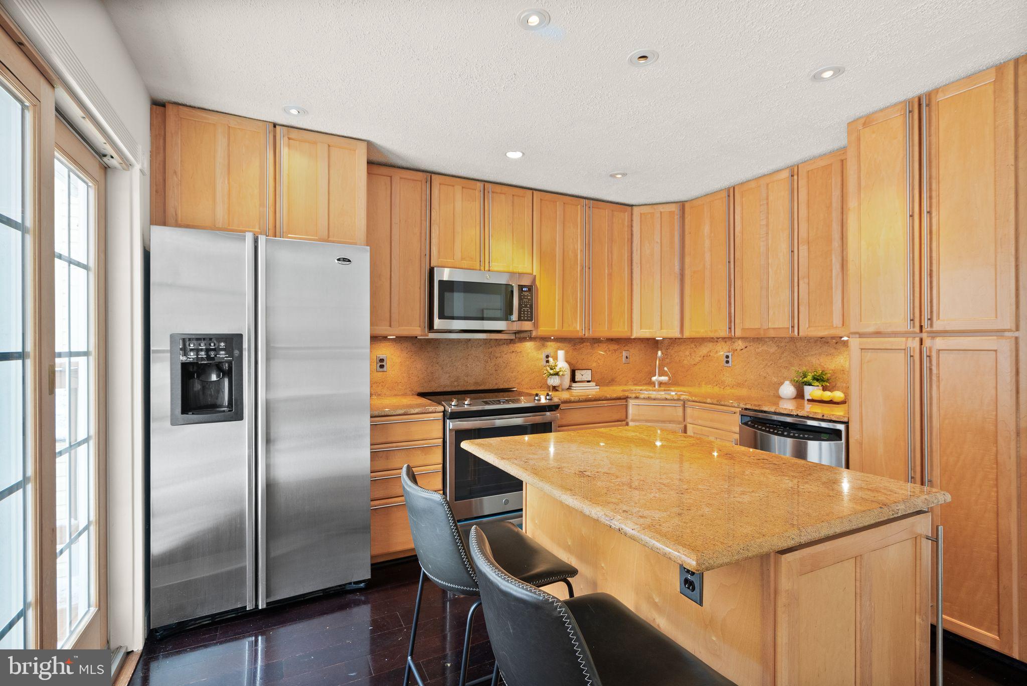 HUNTERS SQUARE - Residential