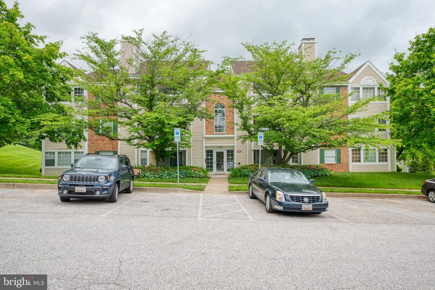 WELCOME HOME!  2 BEDROOM, 2 BATH 3RD FLOOR CONDO--UPDATED APPLIANCES IN KITCHEN--NEWER HVAC--MASTER BEDROOM WITH MASTER BATH--BALCONY--ENJOY THE COMMUNITY POOL AND PLAYGROUND LOCATED BY THE COMMUNITY CLUBHOUSE!

BUYER TO VERIFY SCHOOLS!