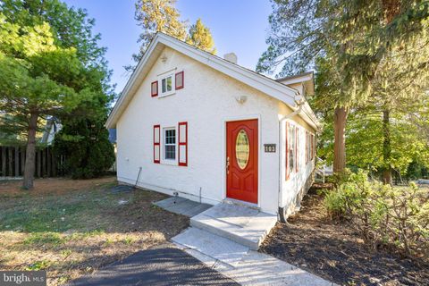Photo of 103 Valley View Road, PHOENIXVILLE, PA 19460 (MLS # PAMC2158608)