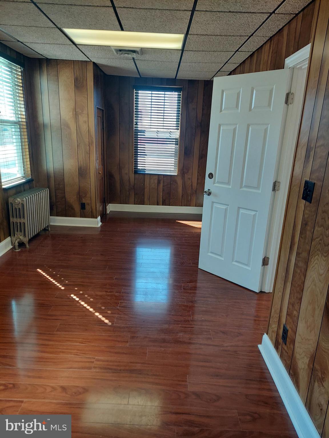 PARKVILLE - Commercial Sale
