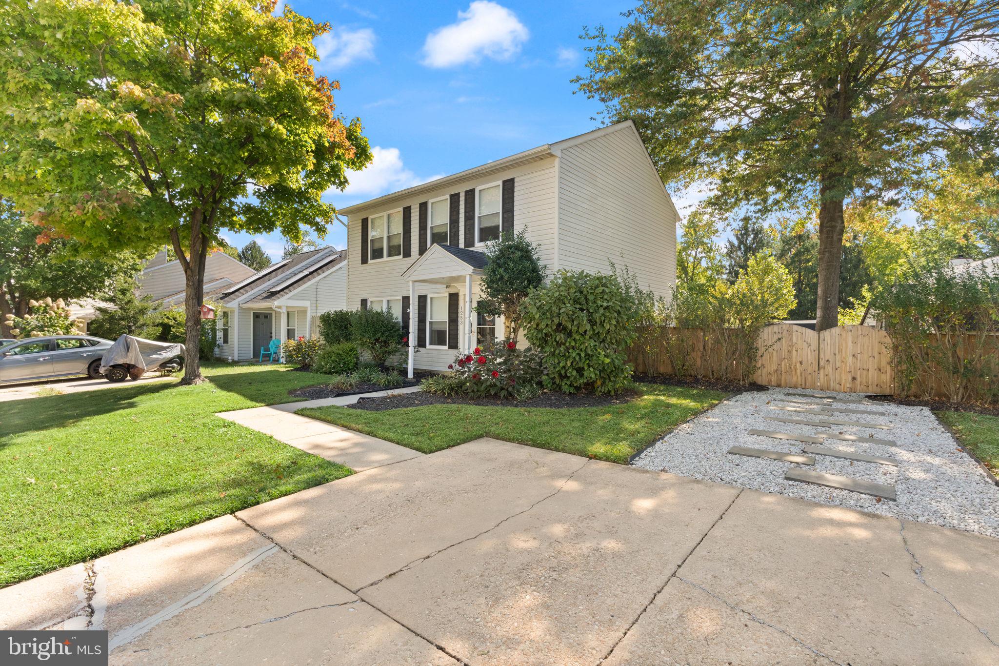 1253 COLLIER LANE