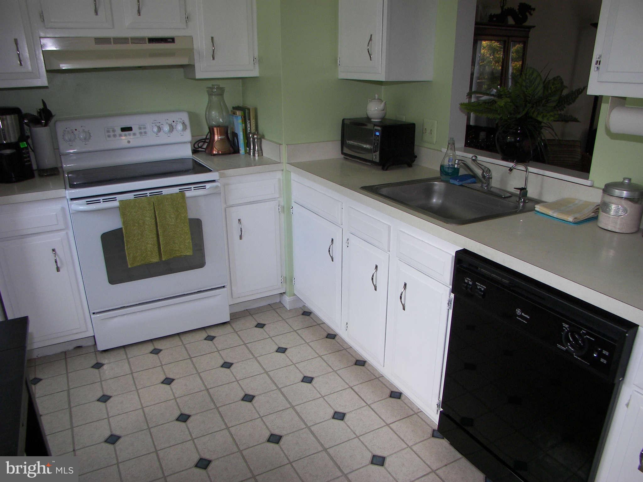 D EVEREUX WEST - Residential Lease