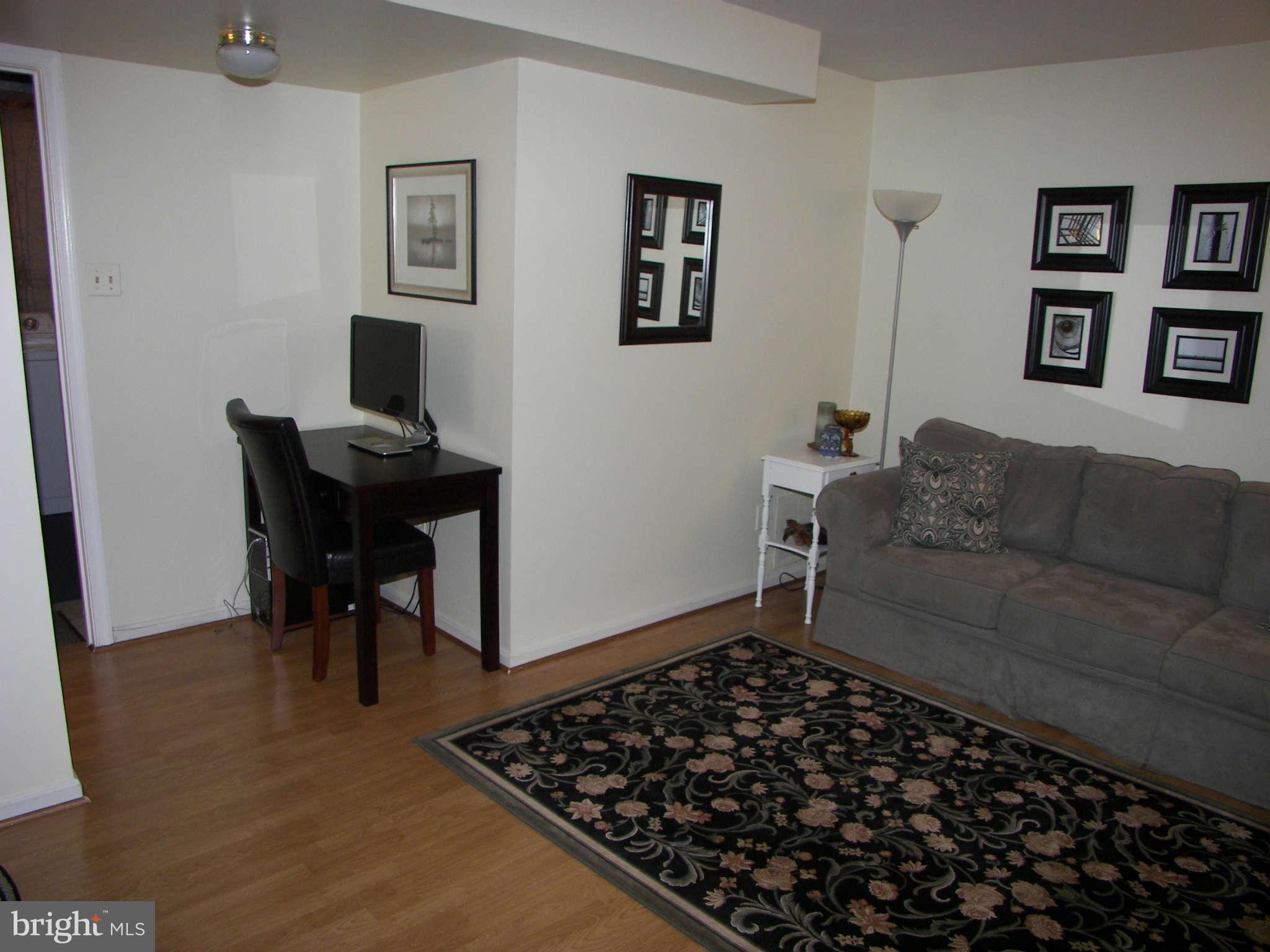 D EVEREUX WEST - Residential Lease